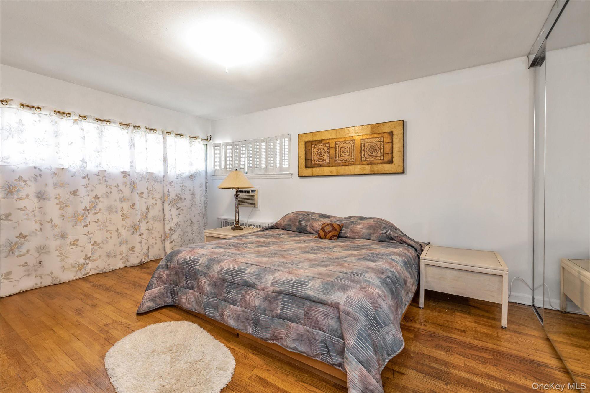 Single Family 24th Queens, NY 11360, MLS-923655-12