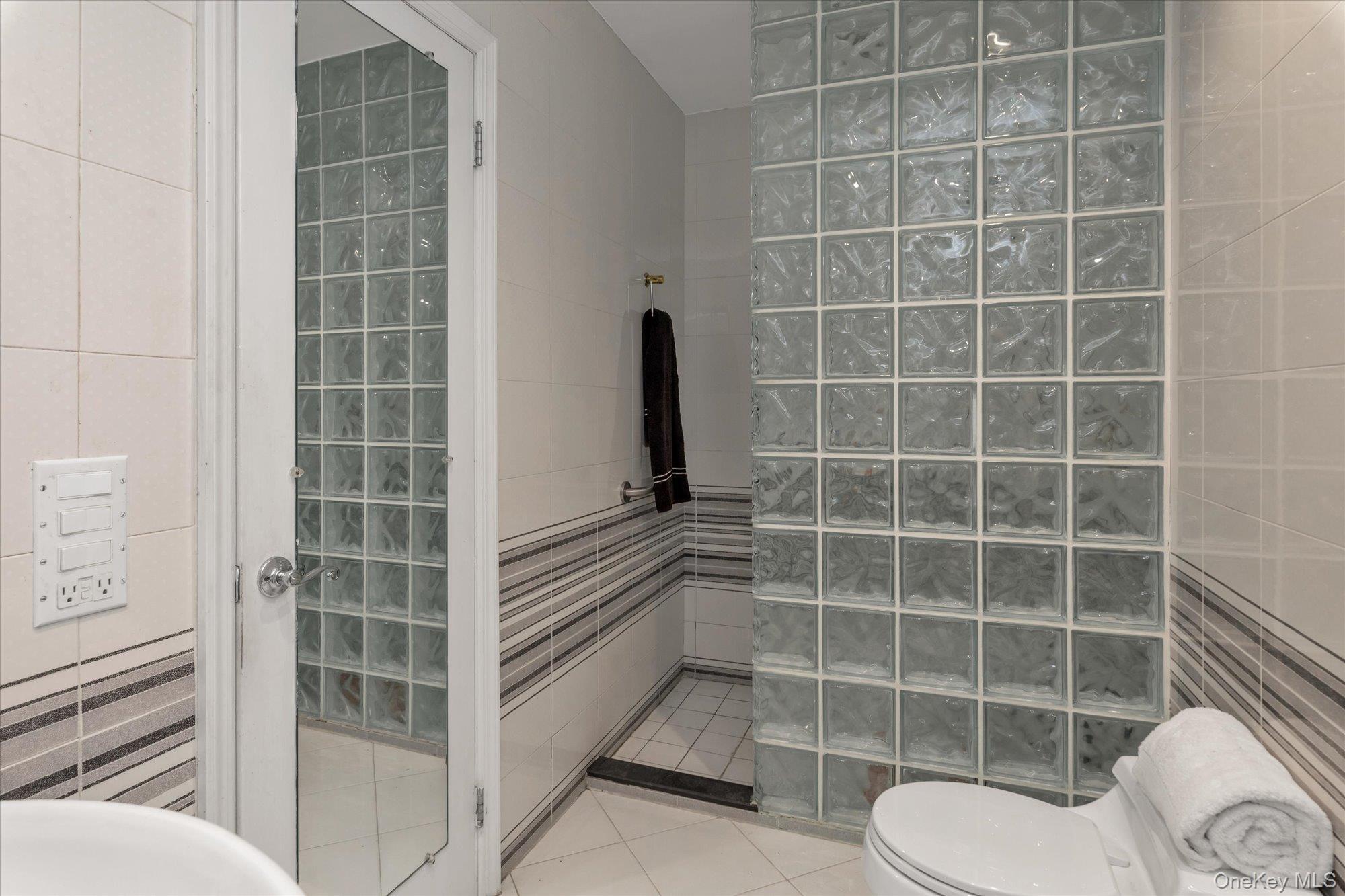 Single Family 24th Queens, NY 11360, MLS-923655-16