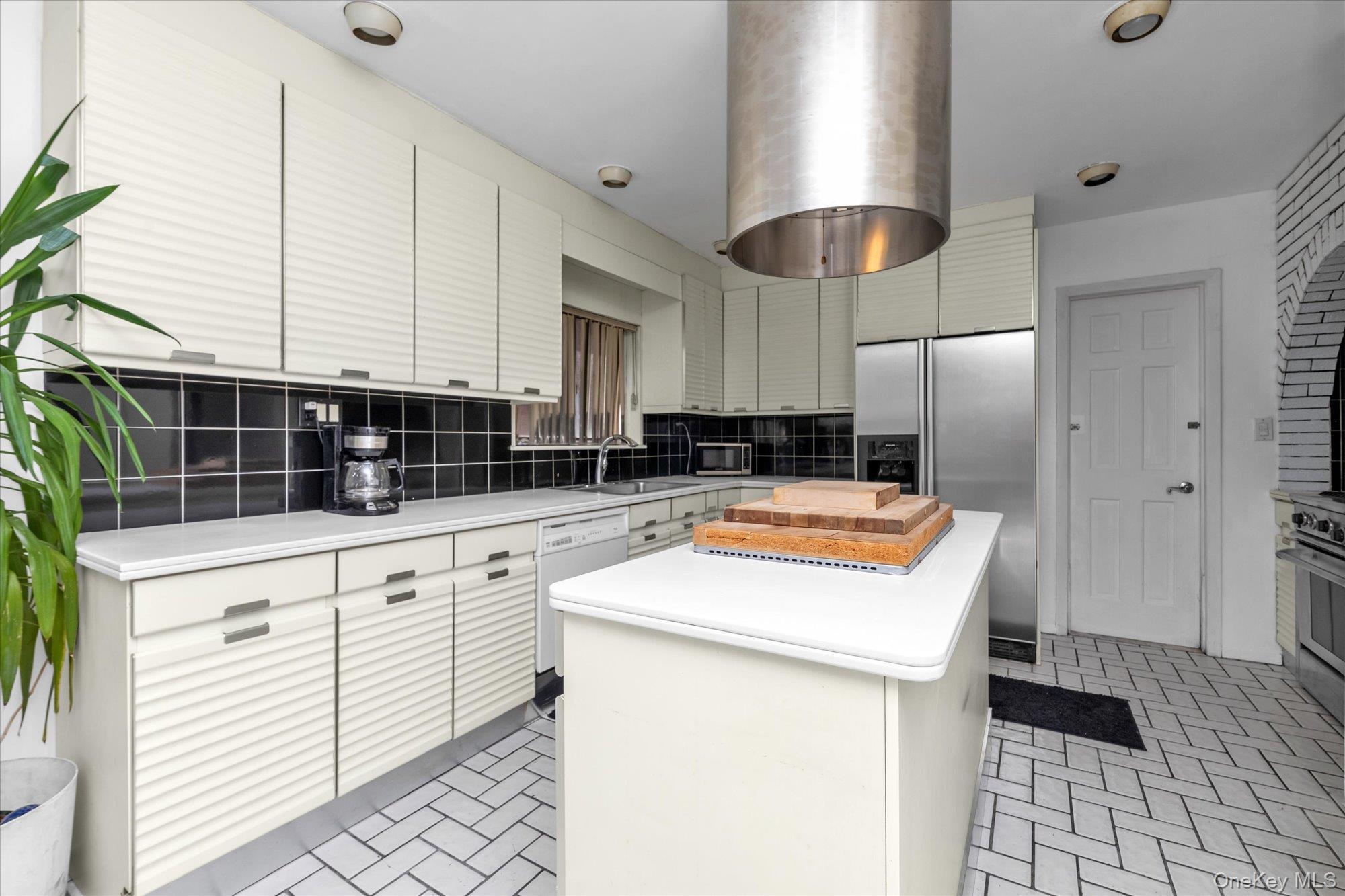 Single Family 24th Queens, NY 11360, MLS-923655-4