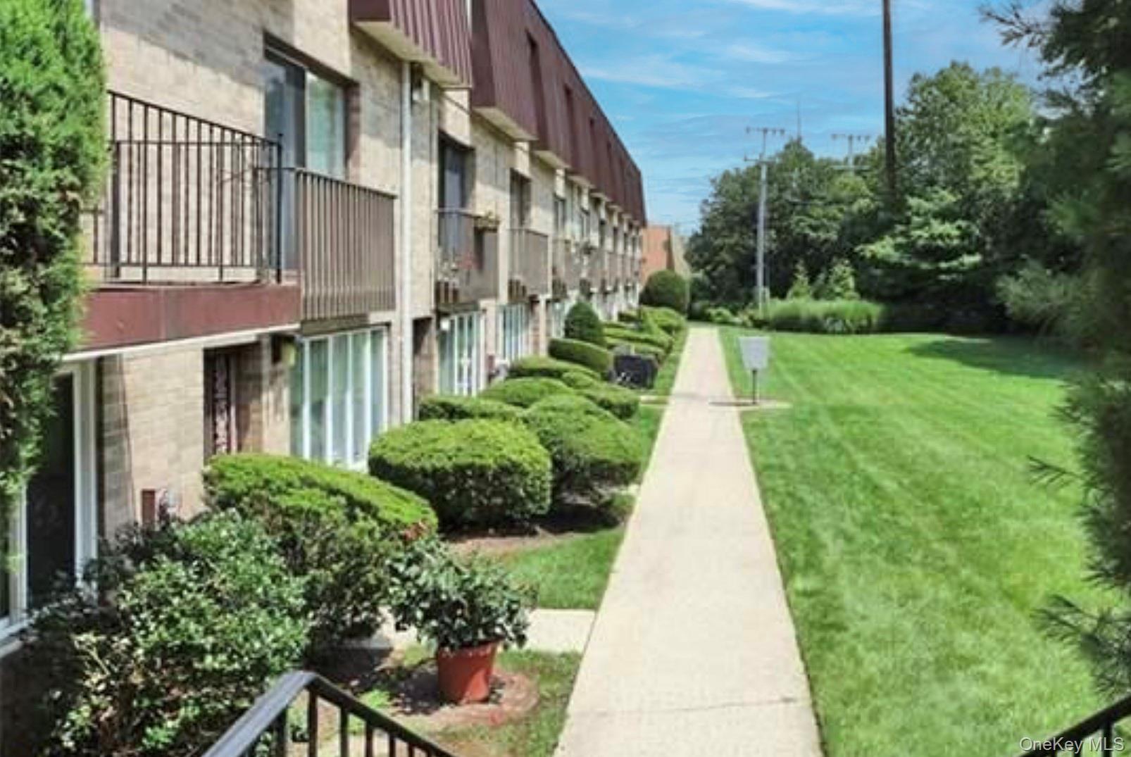 Condo Hilton Nassau County, NY 11550, MLS-923663-11