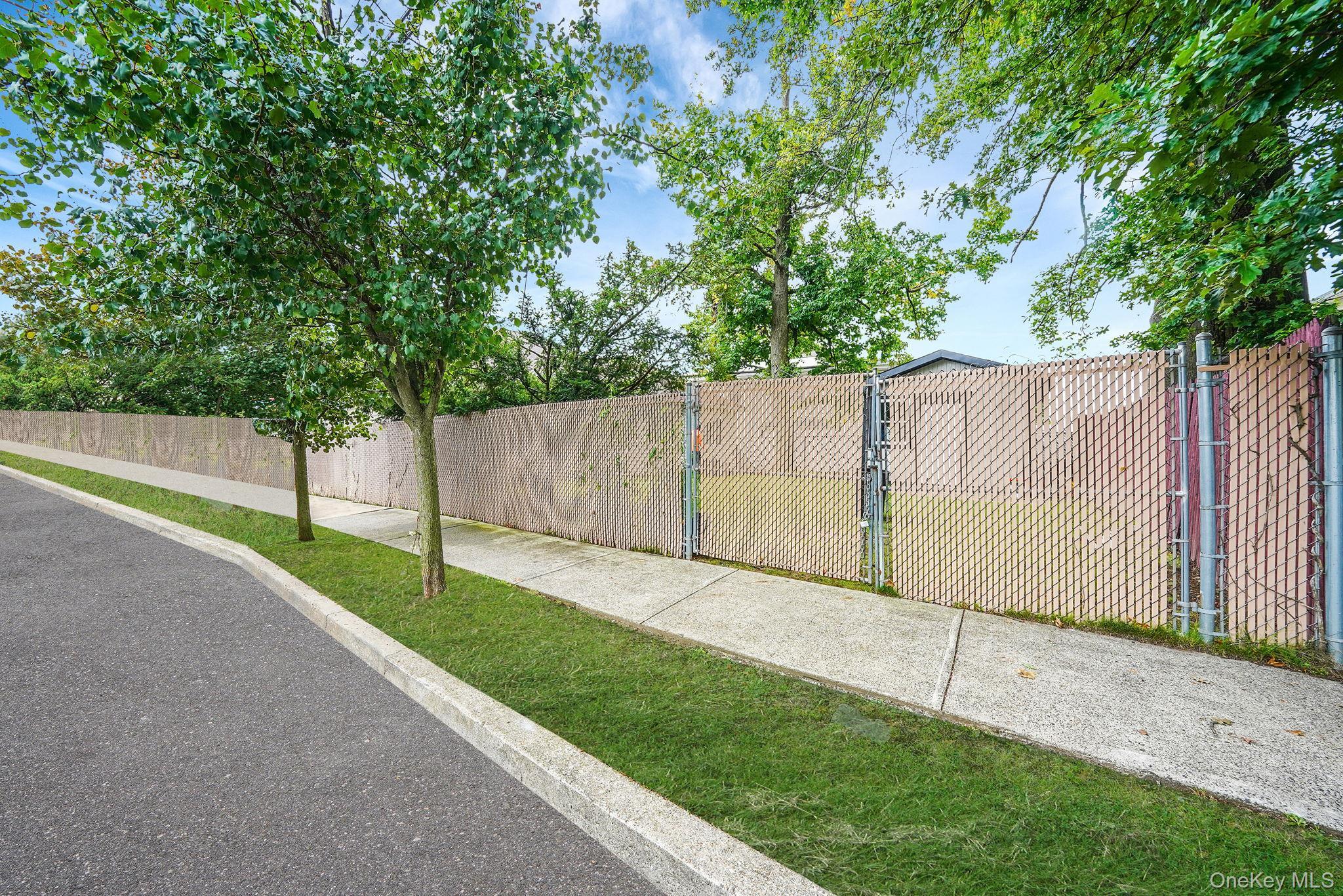 Single Family Bathgate St Staten Island, NY 10312, MLS-923691-4