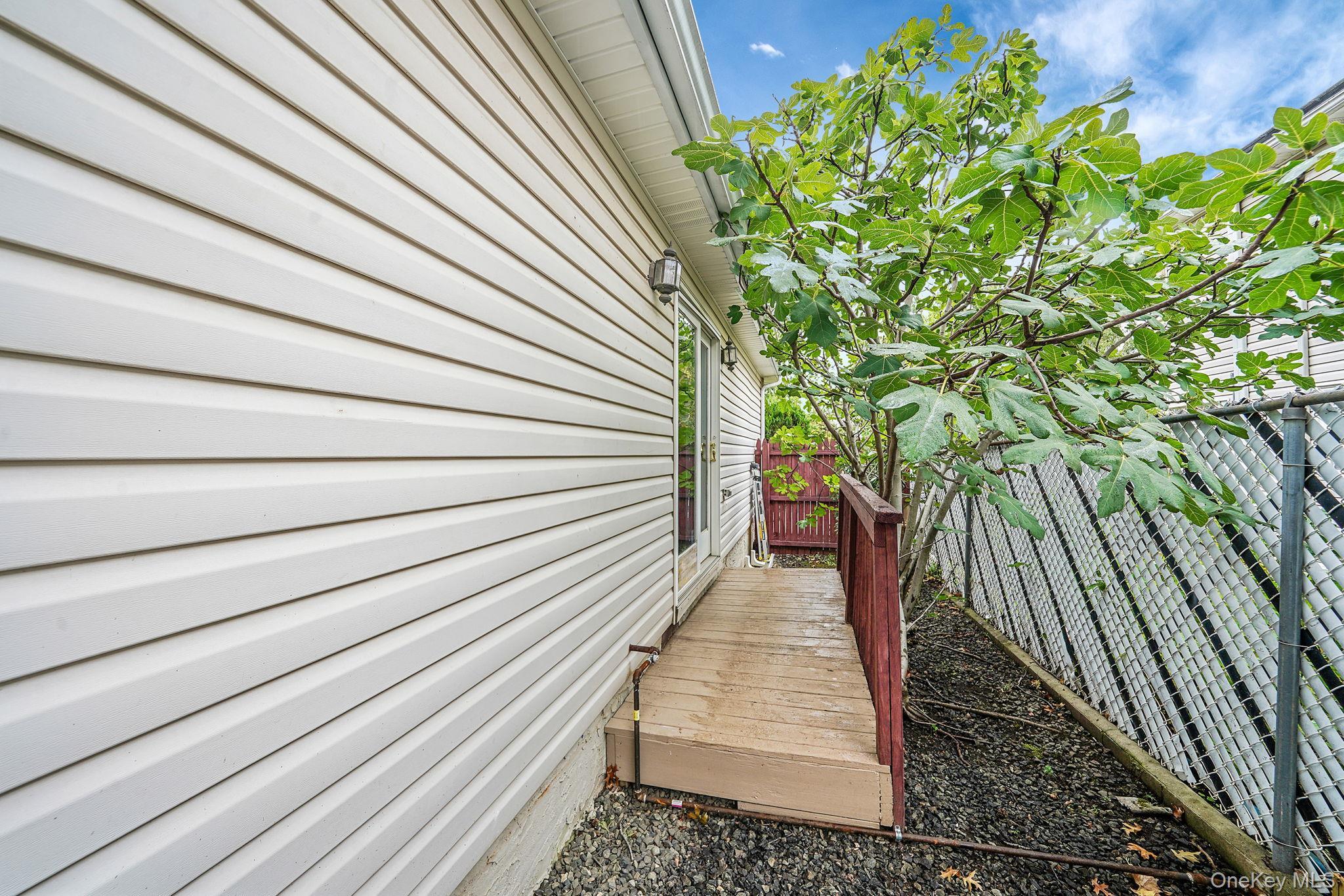 Single Family Bathgate St Staten Island, NY 10312, MLS-923691-5