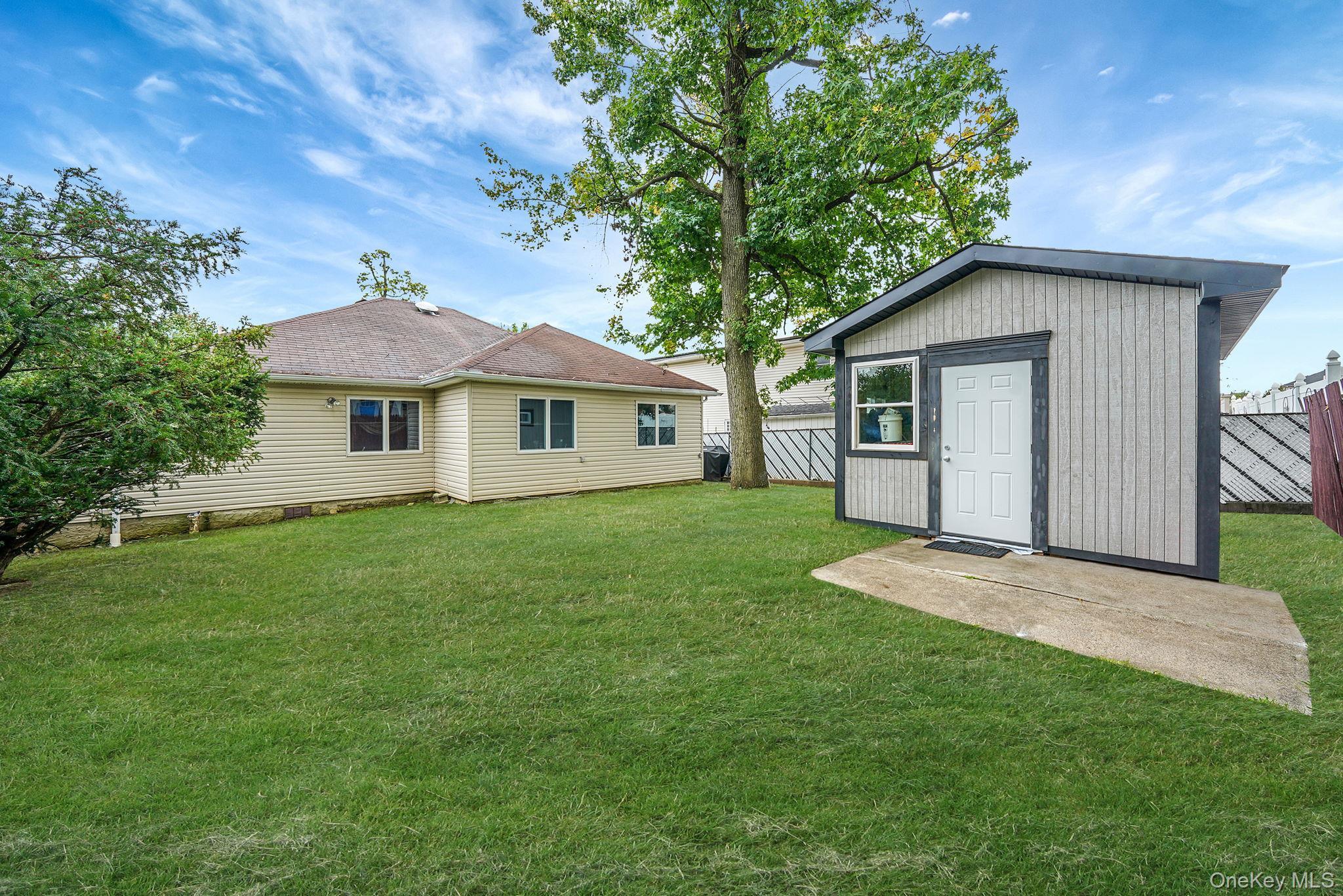 Single Family Bathgate St Staten Island, NY 10312, MLS-923691-6