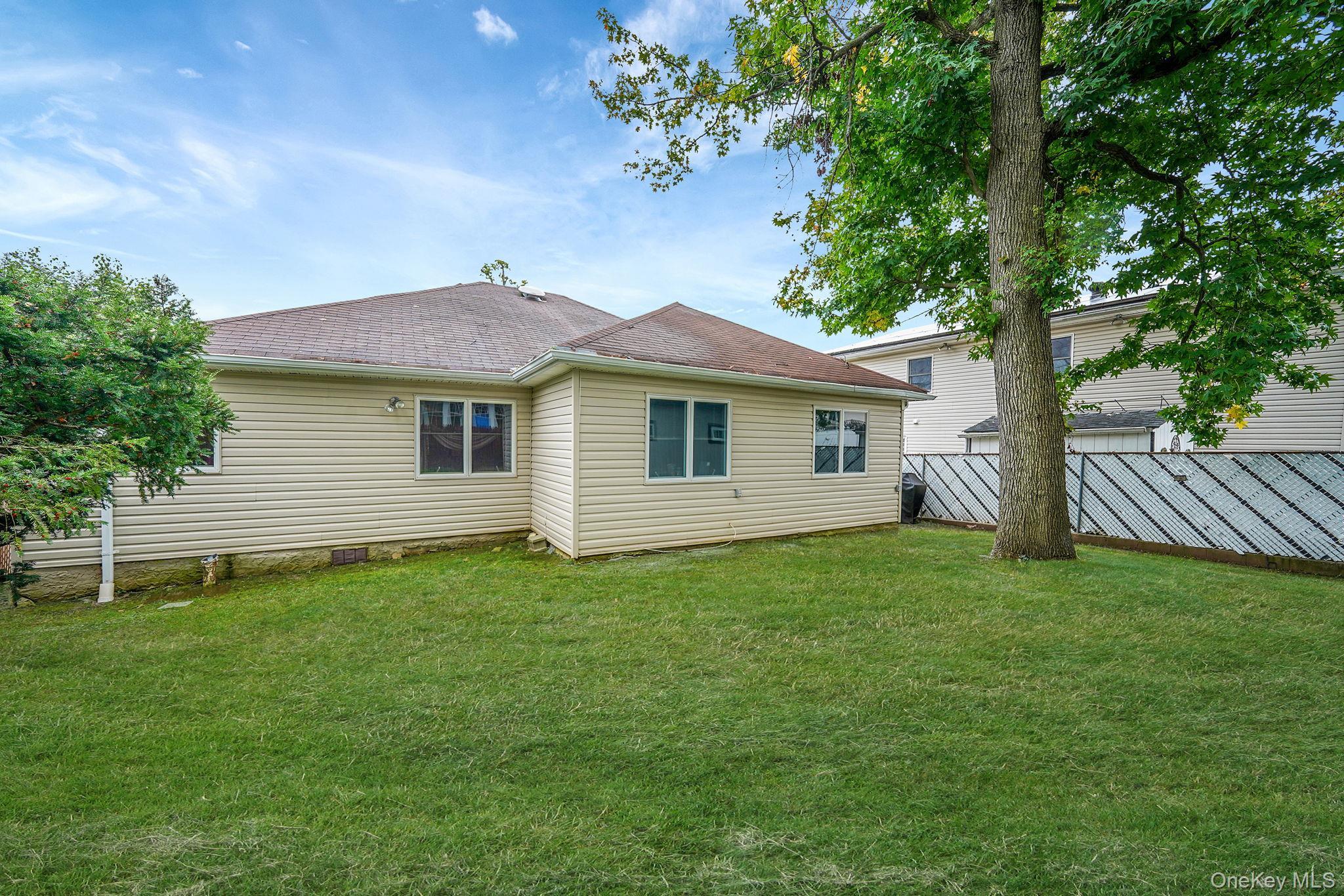 Single Family Bathgate St Staten Island, NY 10312, MLS-923691-7