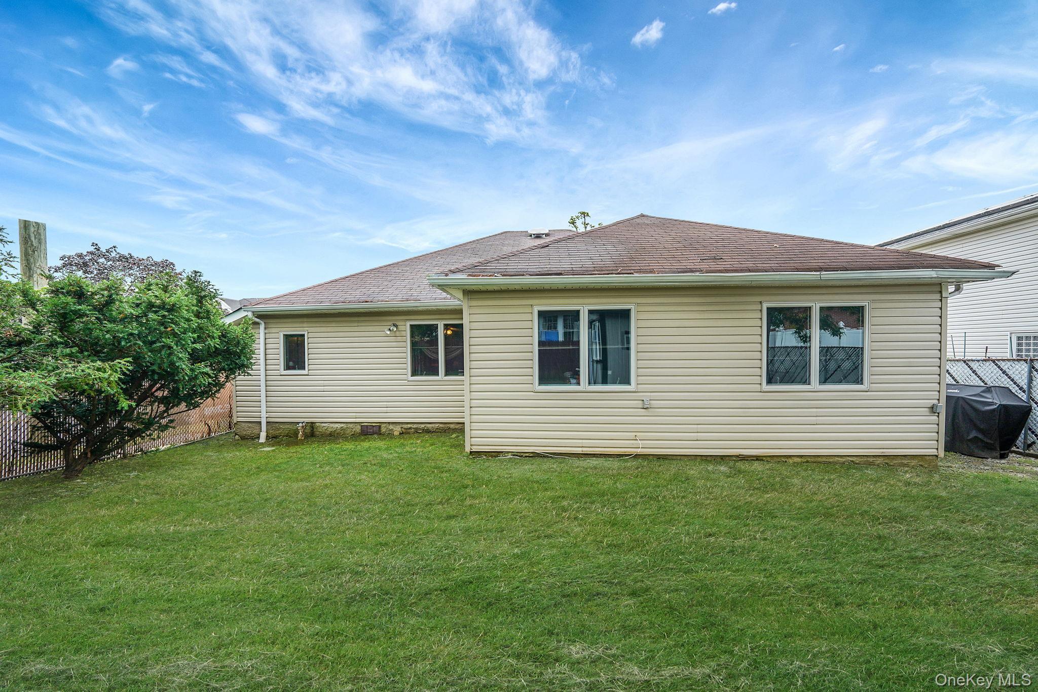 Single Family Bathgate St Staten Island, NY 10312, MLS-923691-8