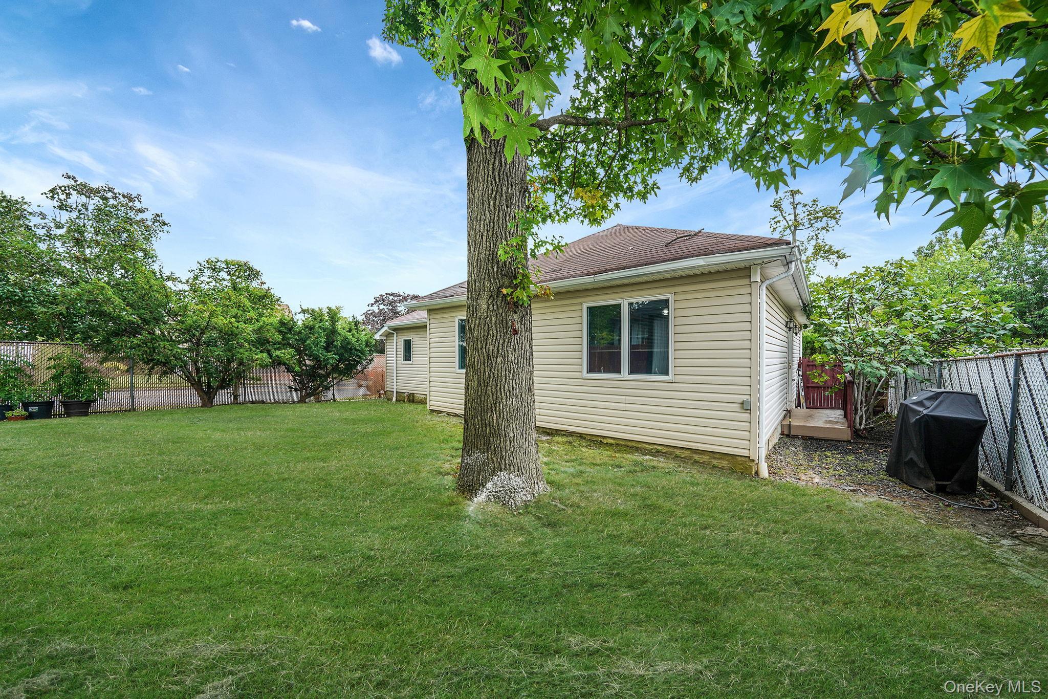 Single Family Bathgate St Staten Island, NY 10312, MLS-923691-9