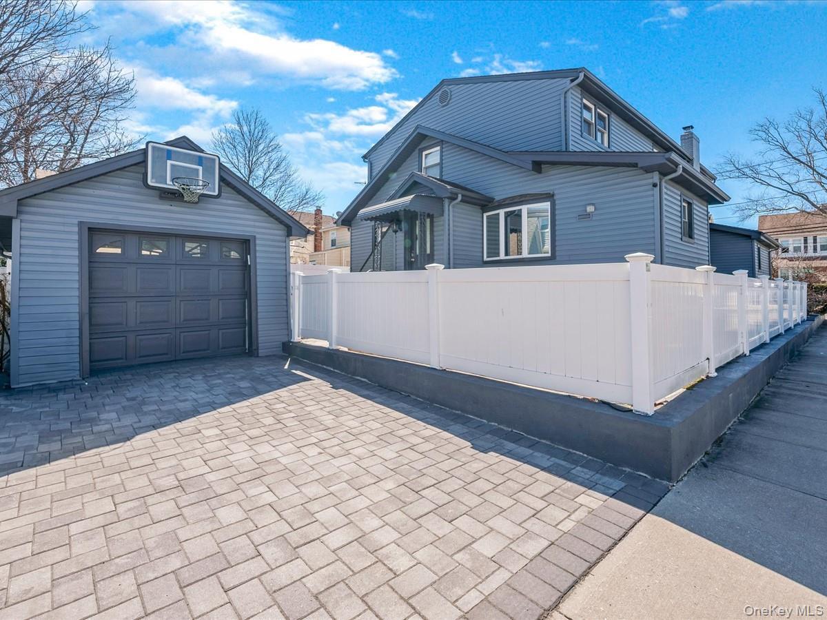 Single Family Franklin  Nassau County, NY 11557, MLS-923693-21