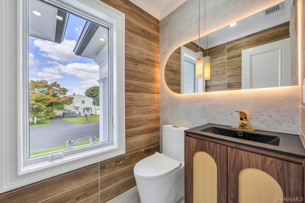 Single Family Short Nassau County, NY 11756, MLS-923792-23