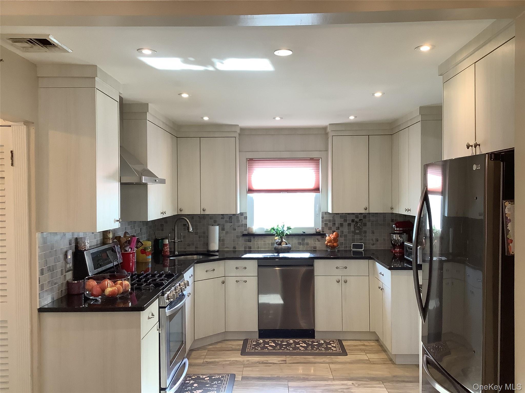 Single Family 80th Queens, NY 11414, MLS-923794-12