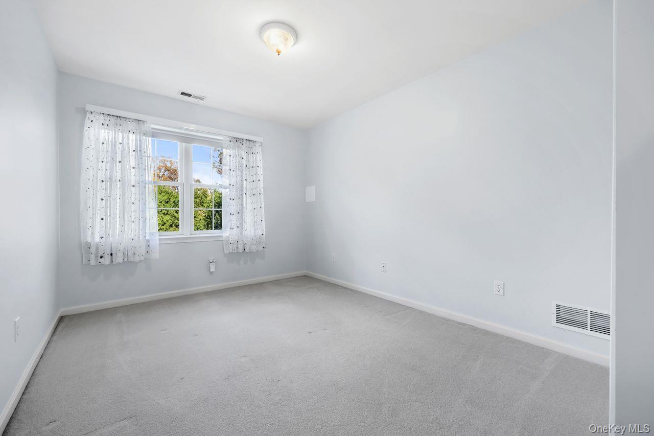 Single Family Mane  Dutchess County, NY 12564, MLS-923816-21