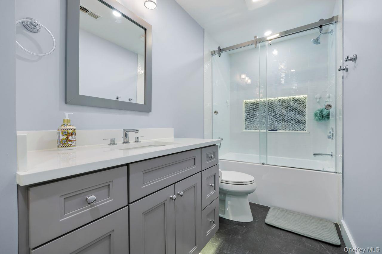 Single Family Mane  Dutchess County, NY 12564, MLS-923816-22