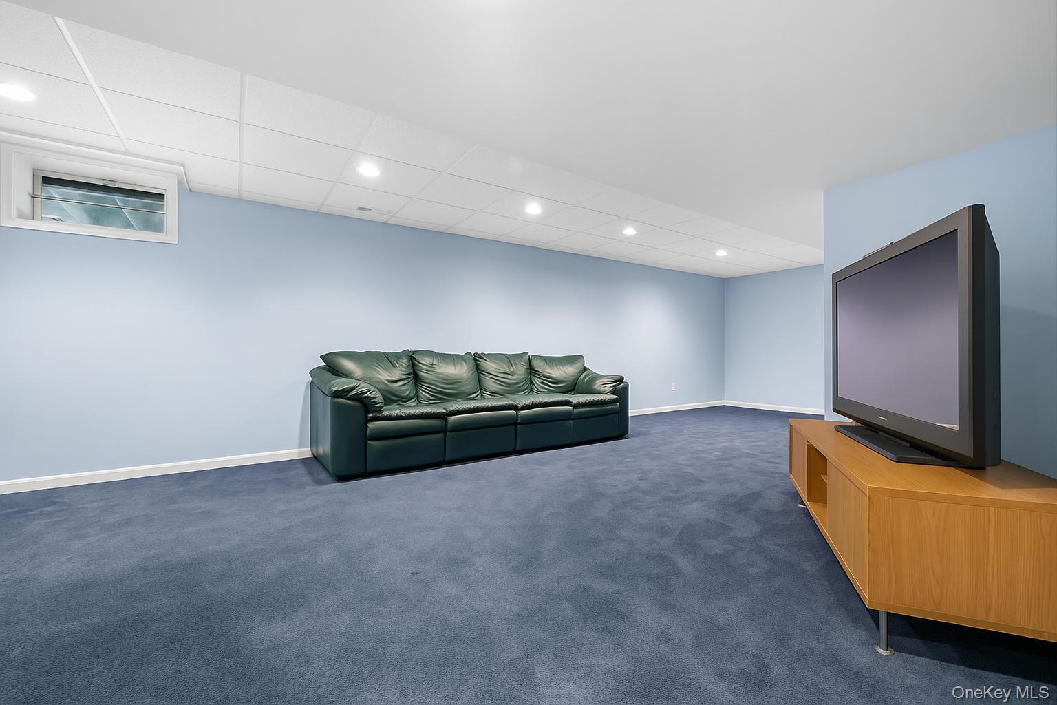 Single Family Mane  Dutchess County, NY 12564, MLS-923816-24