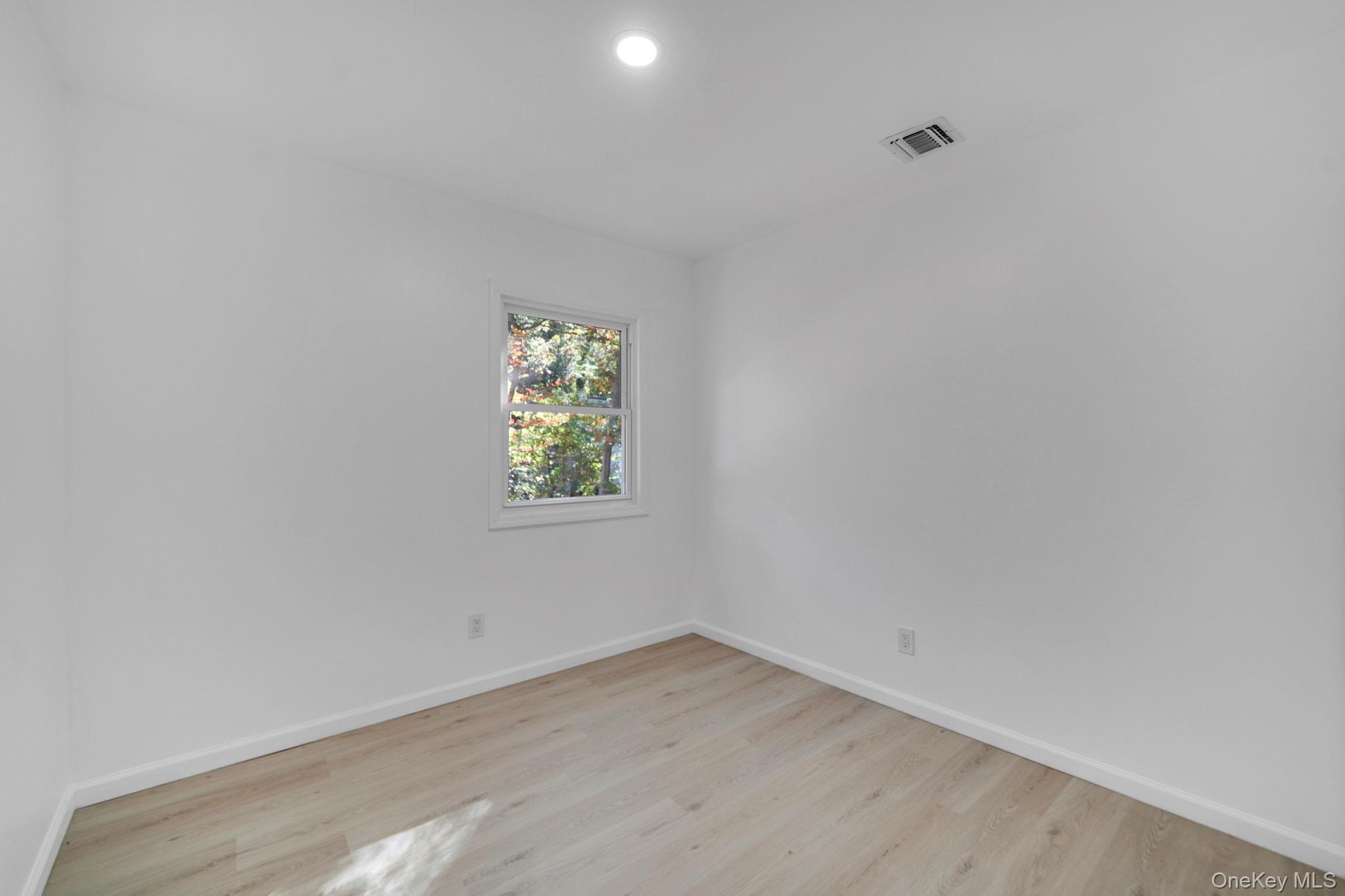 Single Family Rosedale Suffolk County, NY 11789, MLS-923887-16