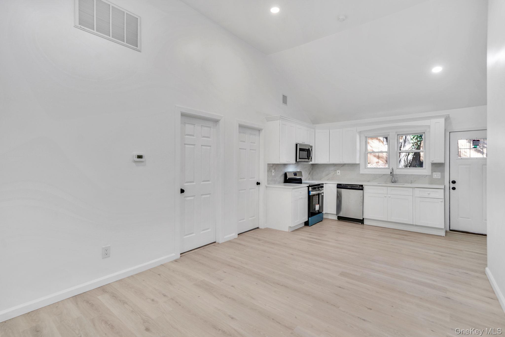 Single Family Rosedale Suffolk County, NY 11789, MLS-923887-7