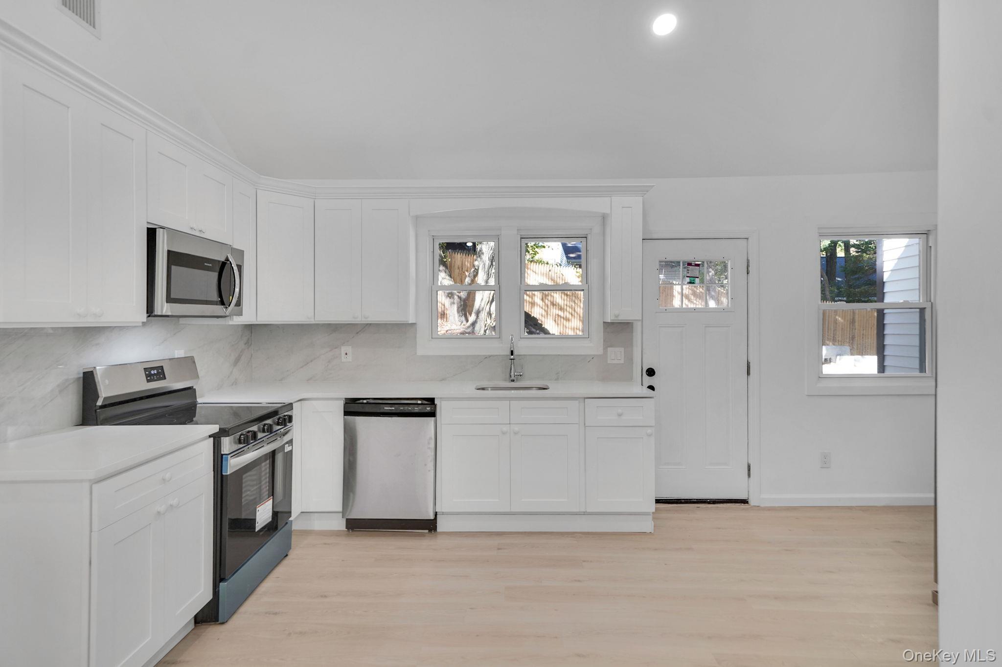 Single Family Rosedale Suffolk County, NY 11789, MLS-923887-8