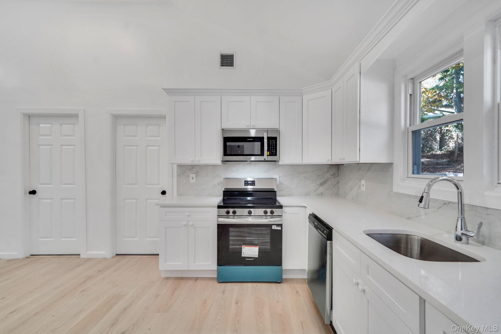 Single Family Rosedale Suffolk County, NY 11789, MLS-923887-9