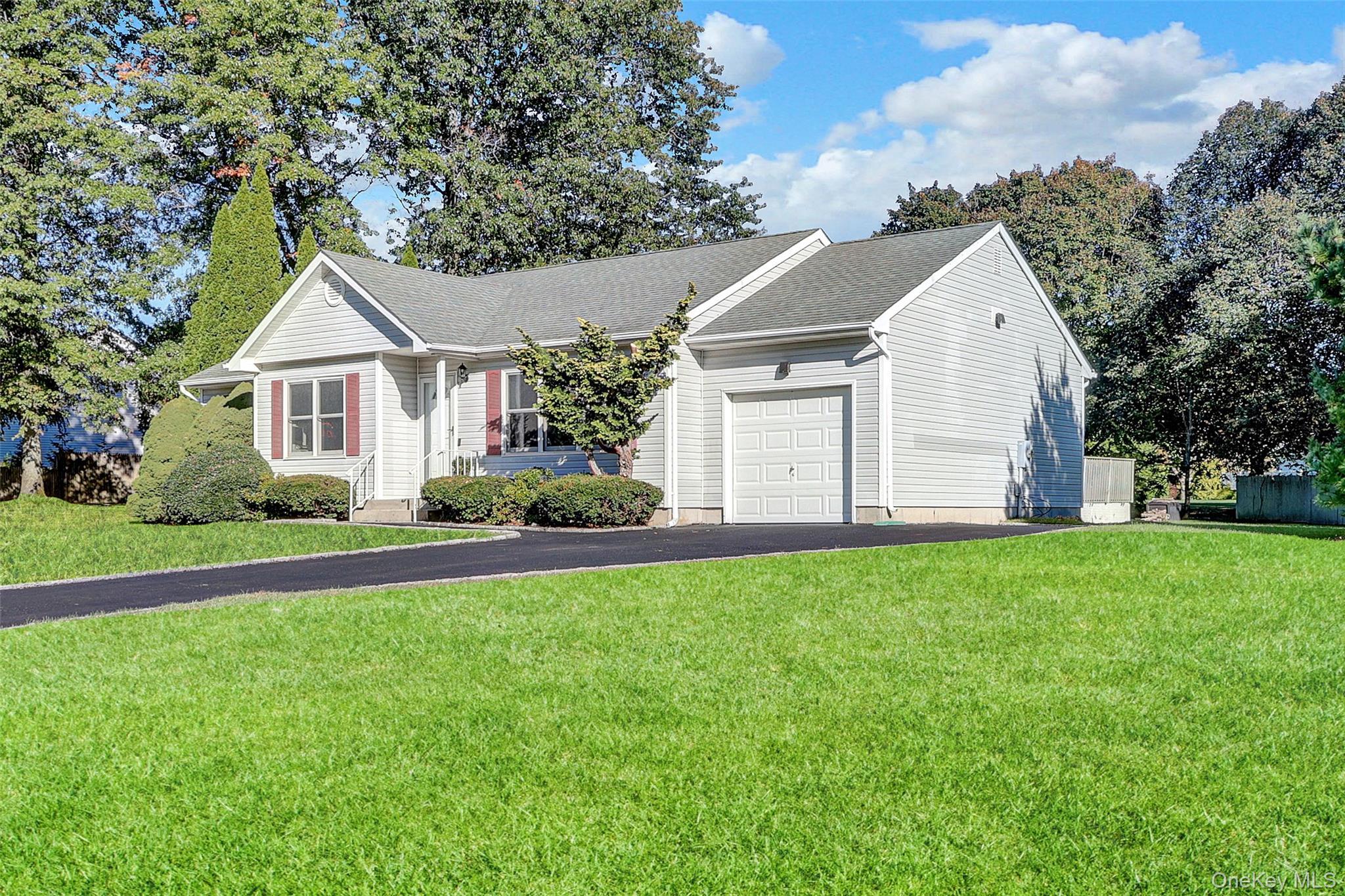 Single Family Baywood  Suffolk County, NY 11933, MLS-923891-2