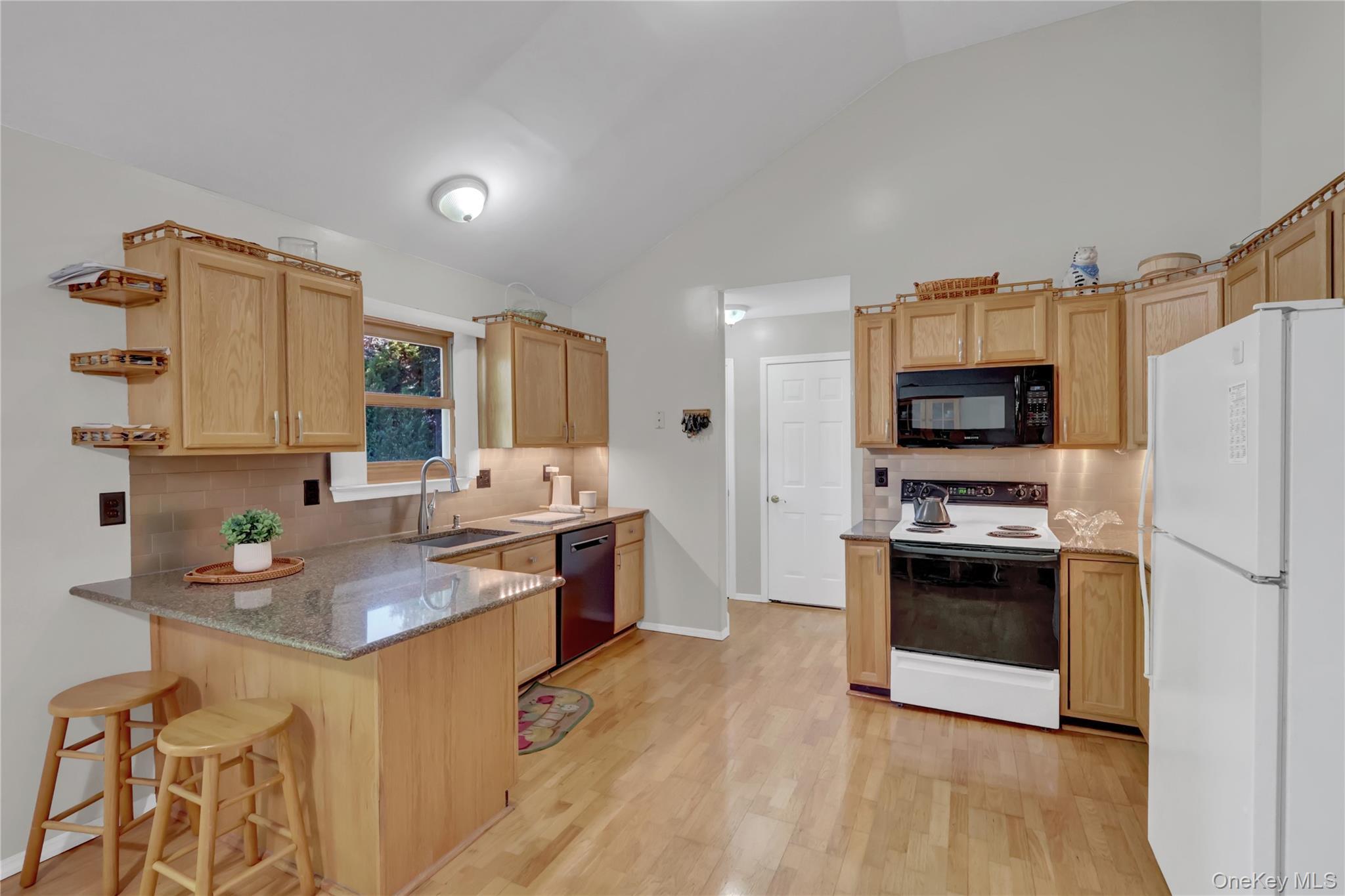 Single Family Baywood  Suffolk County, NY 11933, MLS-923891-8