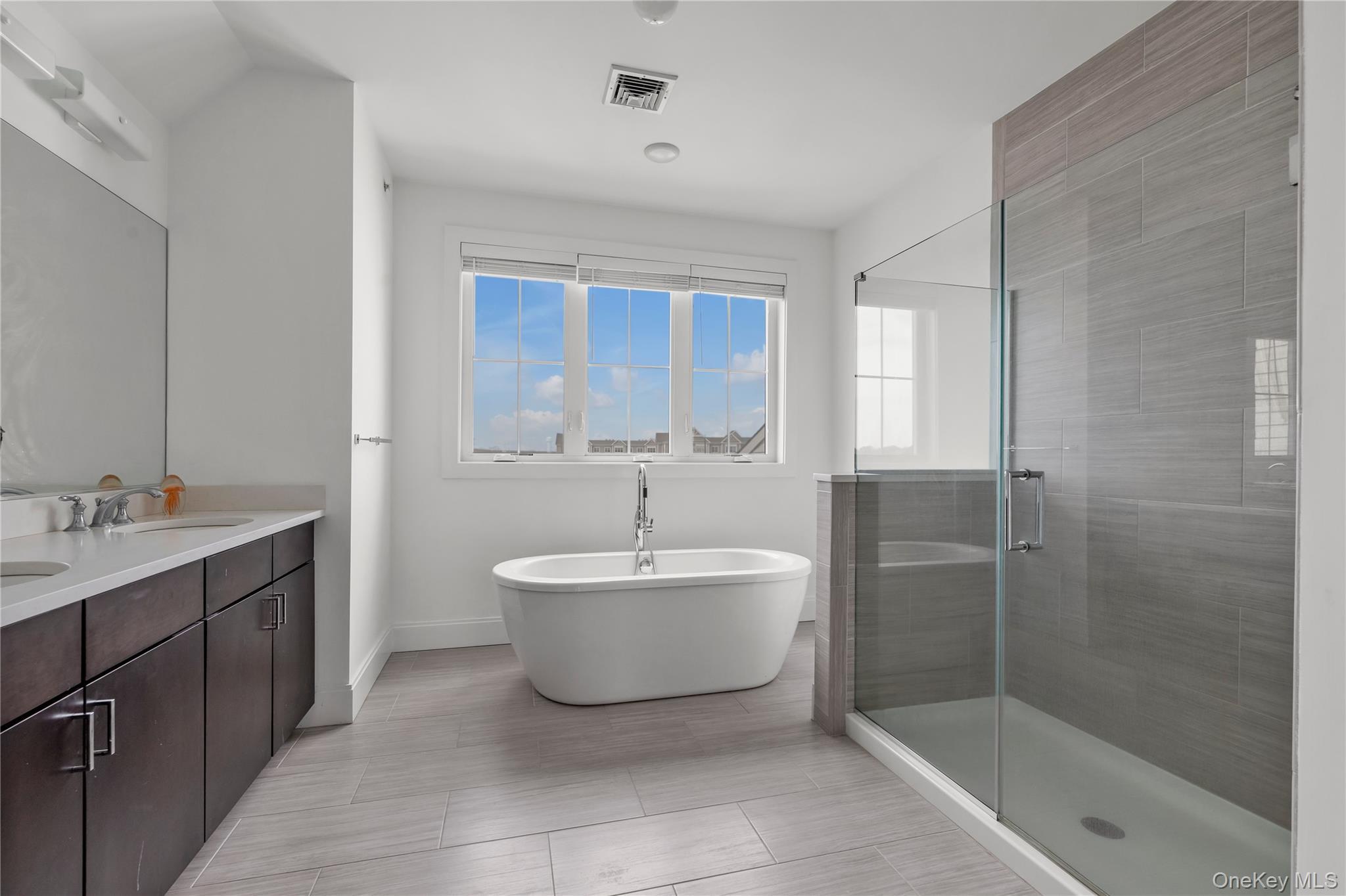 Condo Marina Point Nassau County, NY 11518, MLS-923907-19