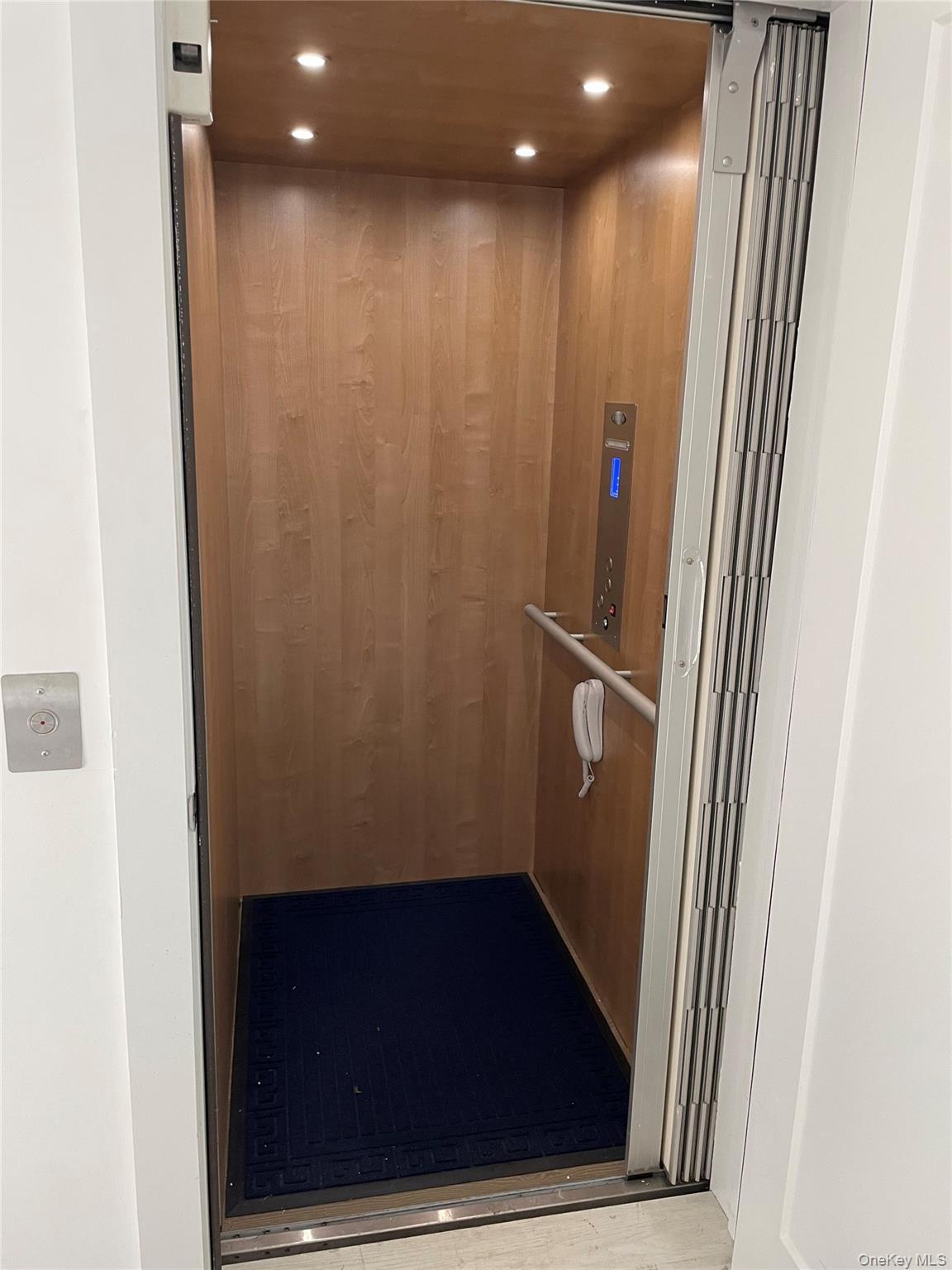 Condo Marina Point  Nassau County, NY 11518, MLS-923907-22