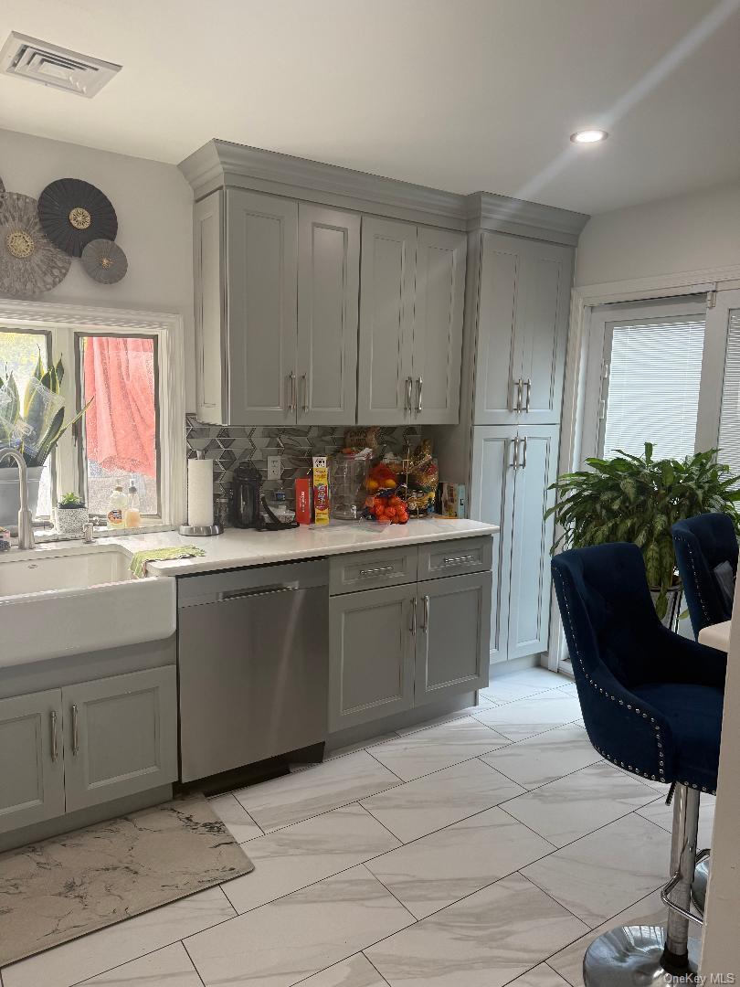 Single Family Express Dr S. Drive,   Suffolk County, NY 11779, MLS-923952-4