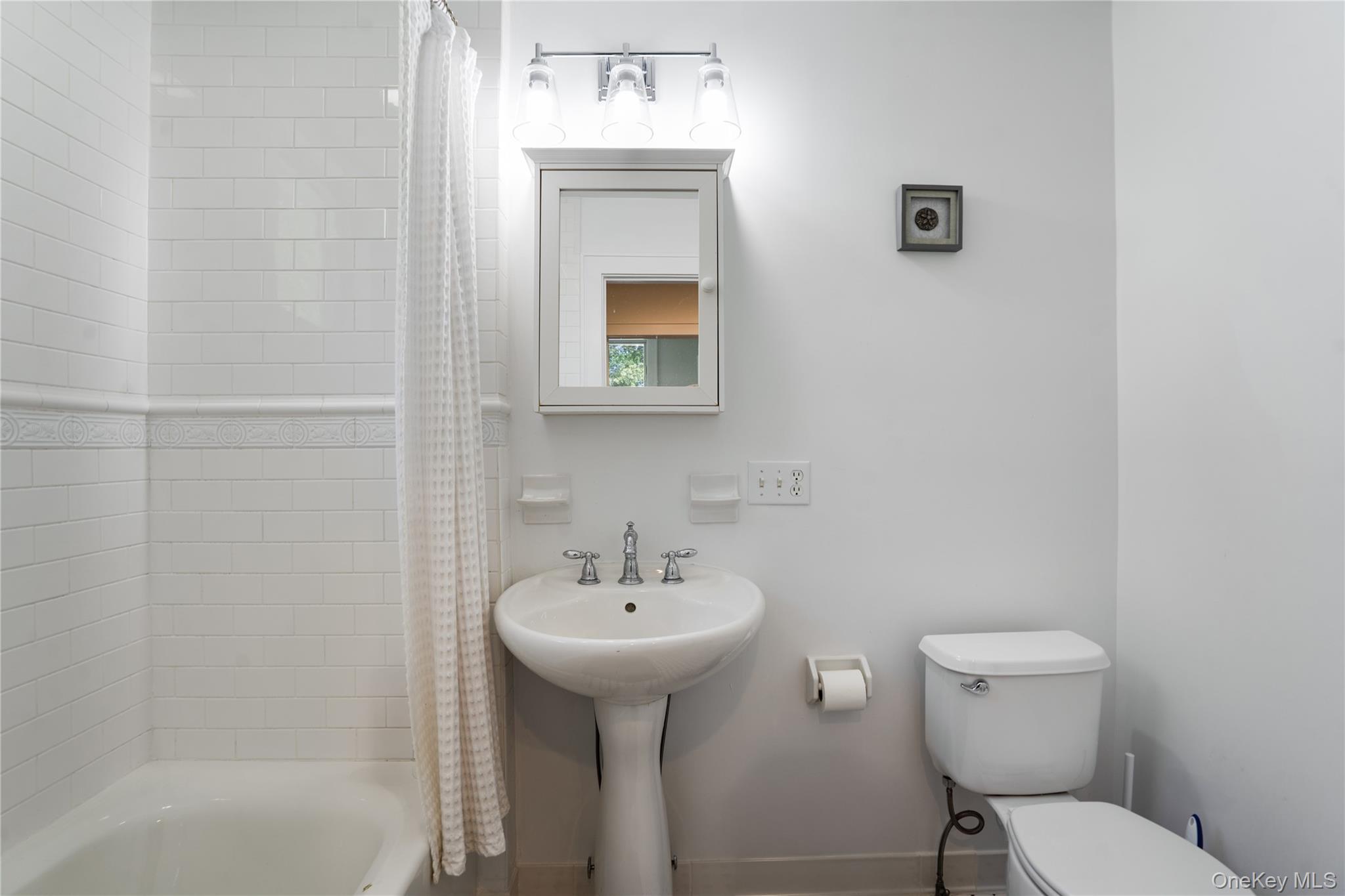 Single Family Avenue Suffolk County, NY 11946, MLS-923978-15