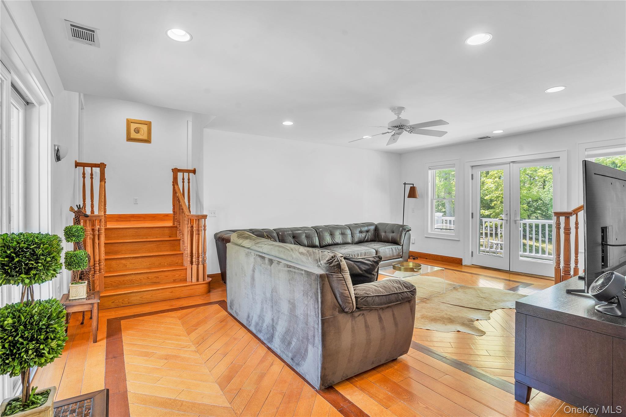 Single Family Avenue Suffolk County, NY 11946, MLS-923978-19