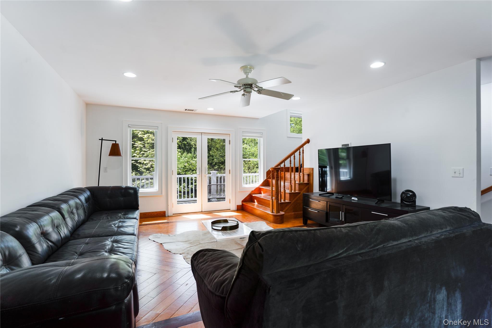 Single Family Avenue Suffolk County, NY 11946, MLS-923978-20