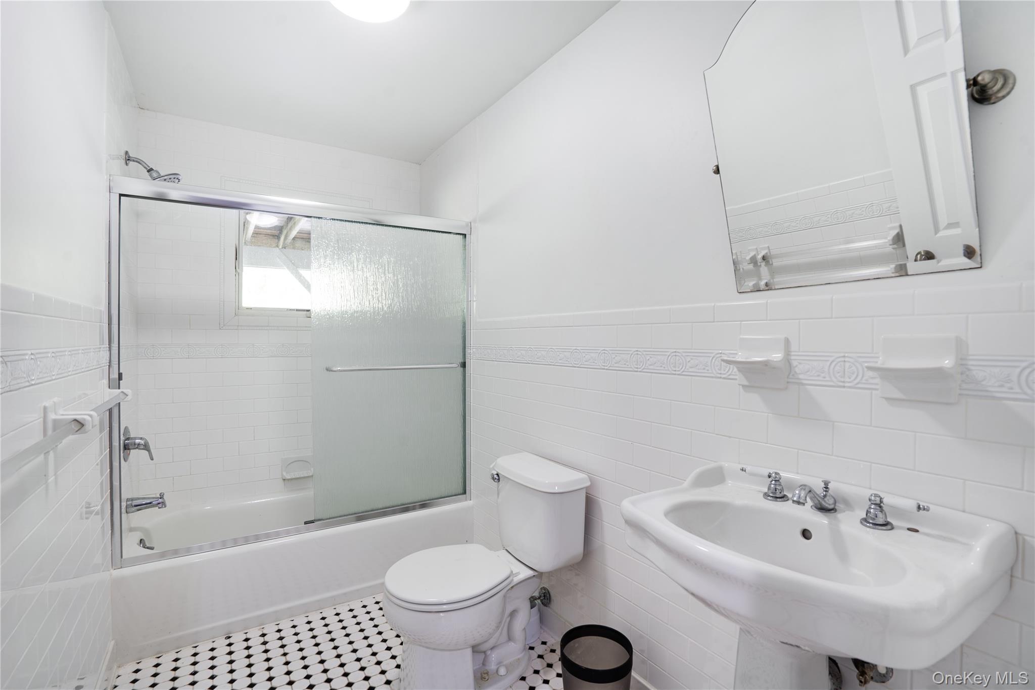 Single Family Avenue Suffolk County, NY 11946, MLS-923978-24