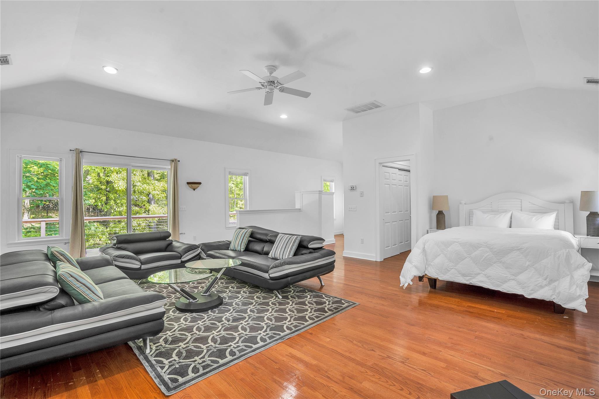 Single Family Avenue Suffolk County, NY 11946, MLS-923978-33