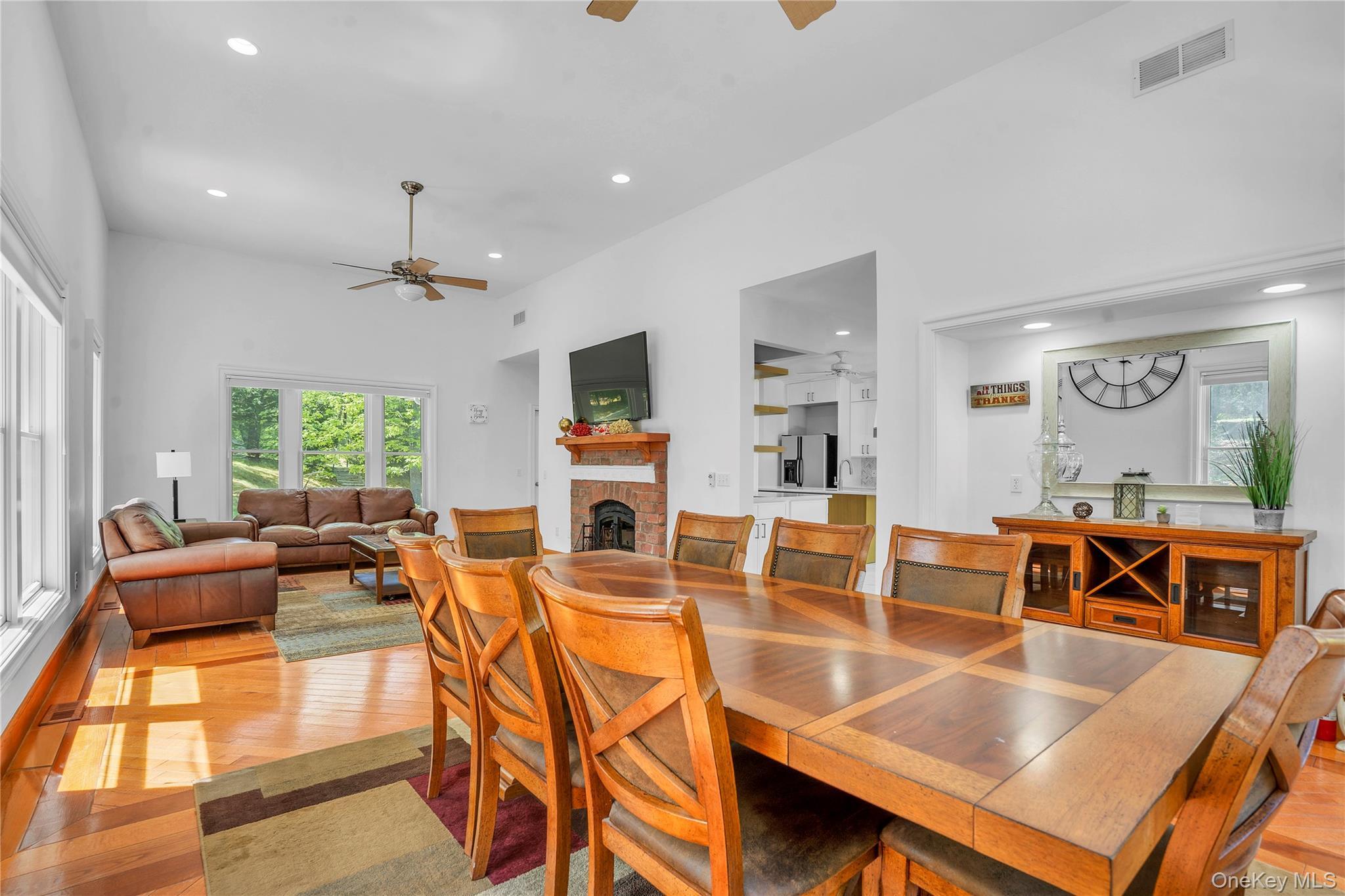 Single Family Avenue Suffolk County, NY 11946, MLS-923978-7