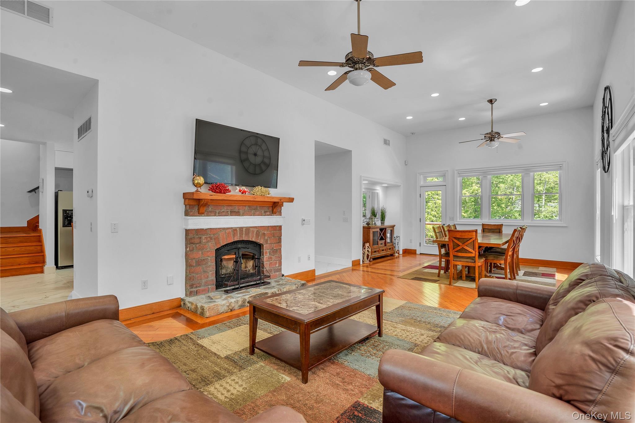 Single Family Avenue Suffolk County, NY 11946, MLS-923978-9