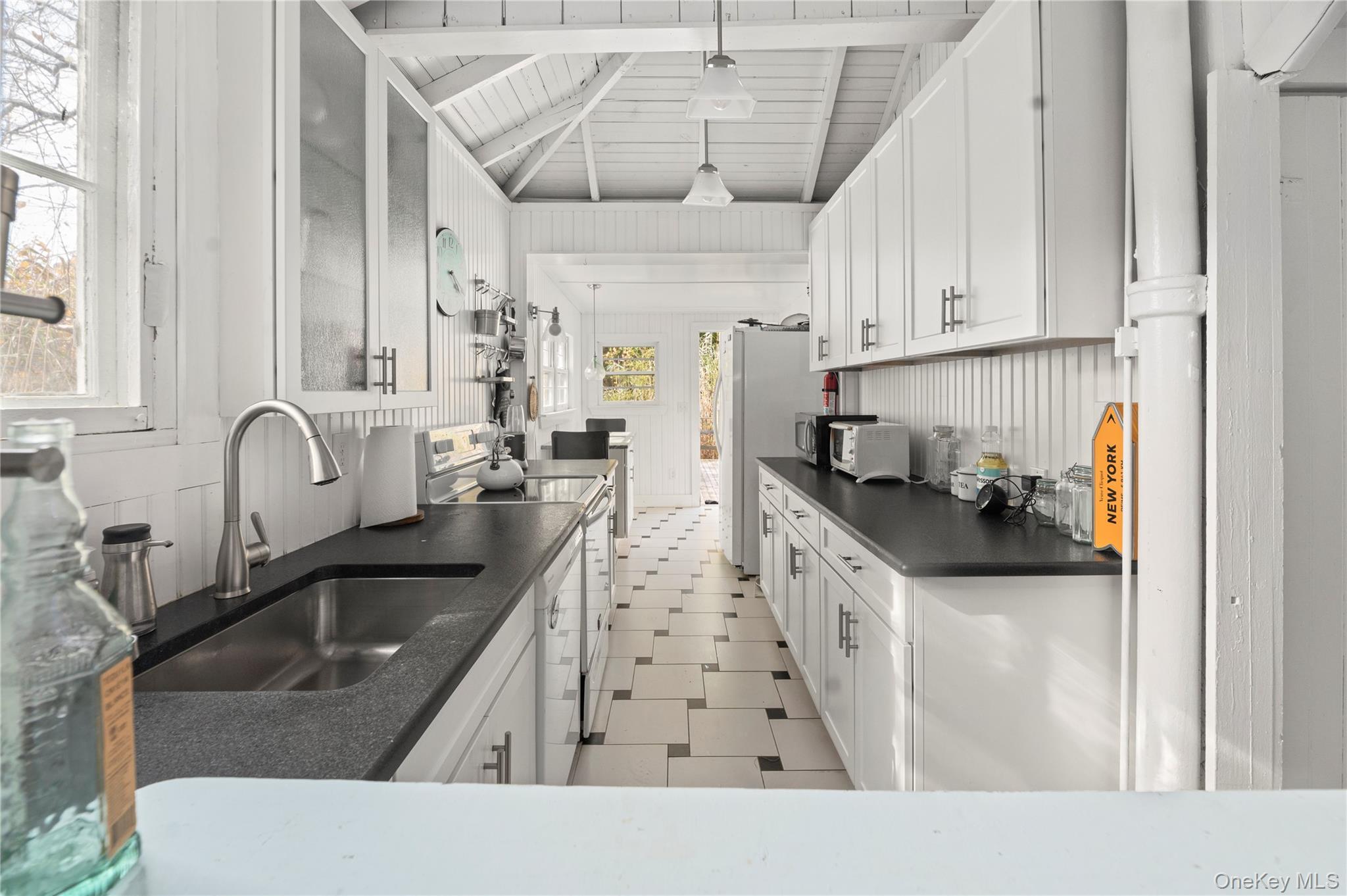 Single Family Bayberry  Suffolk County, NY 11770, MLS-923981-6