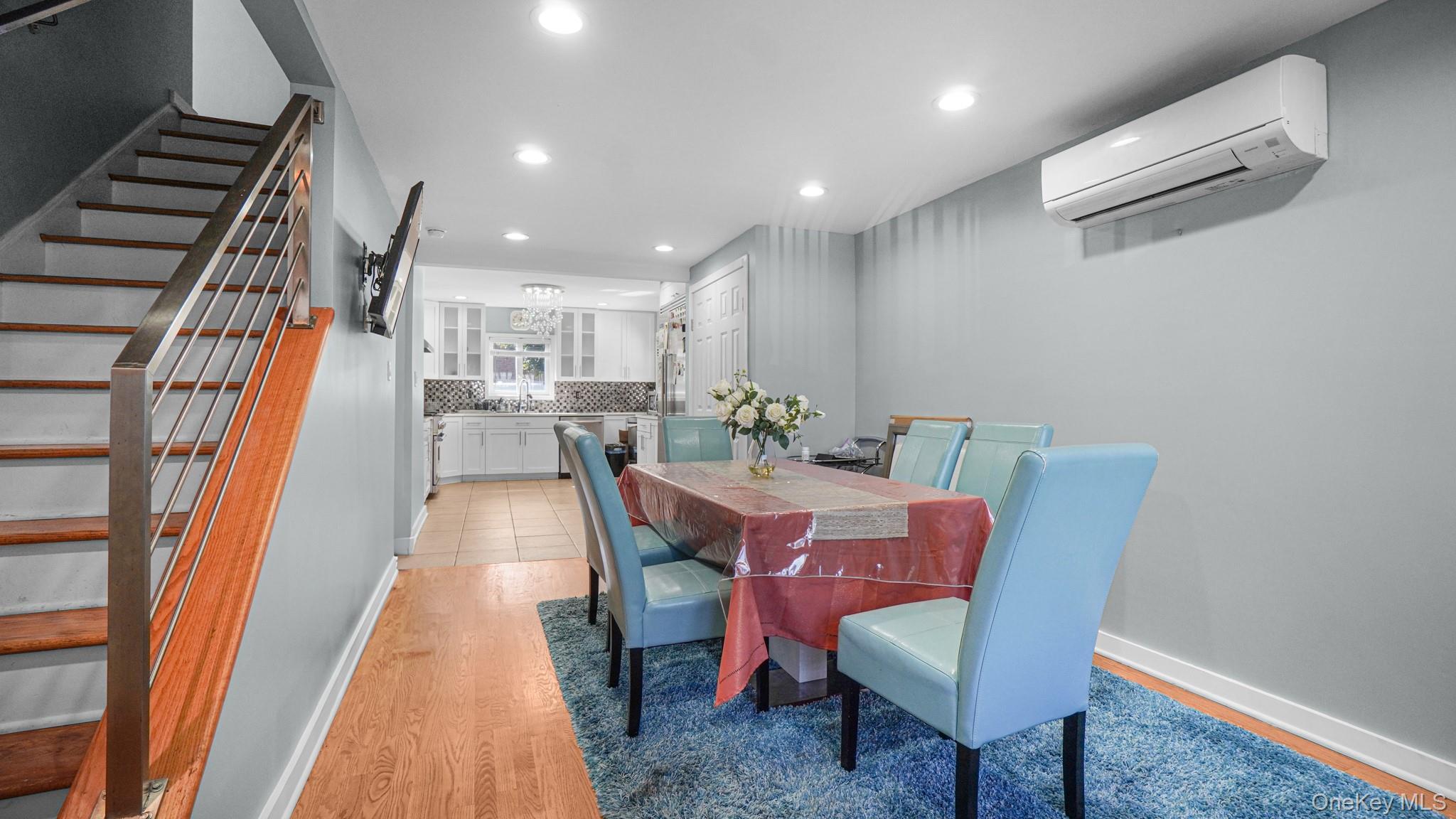 Single Family Powells Cove Queens, NY 11357, MLS-924005-10