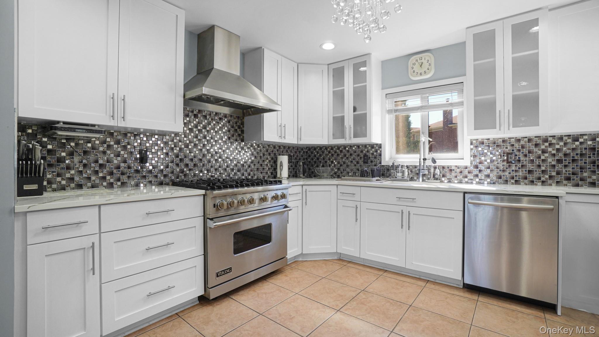 Single Family Powells Cove Queens, NY 11357, MLS-924005-13