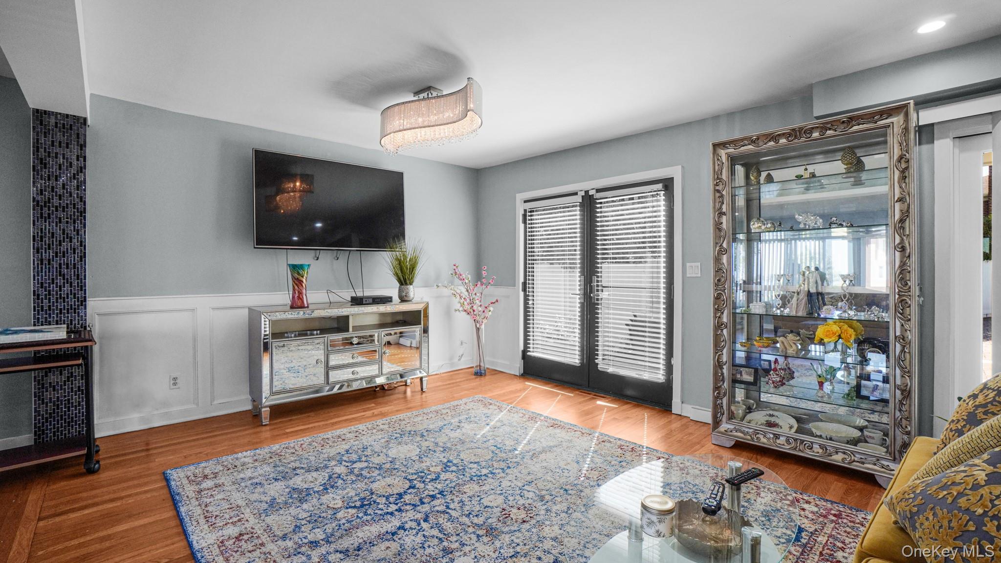 Single Family Powells Cove Queens, NY 11357, MLS-924005-16