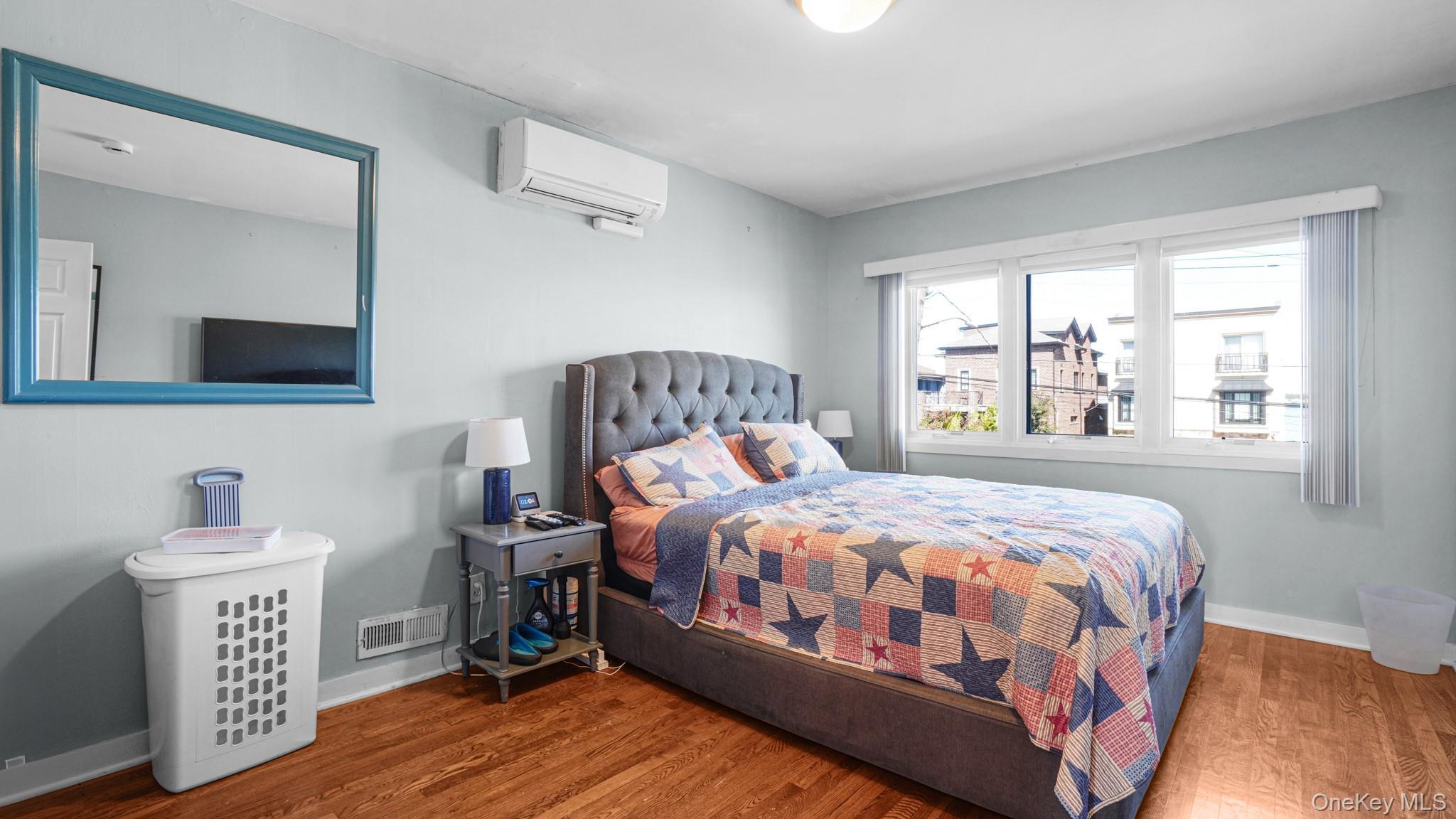 Single Family Powells Cove Queens, NY 11357, MLS-924005-17