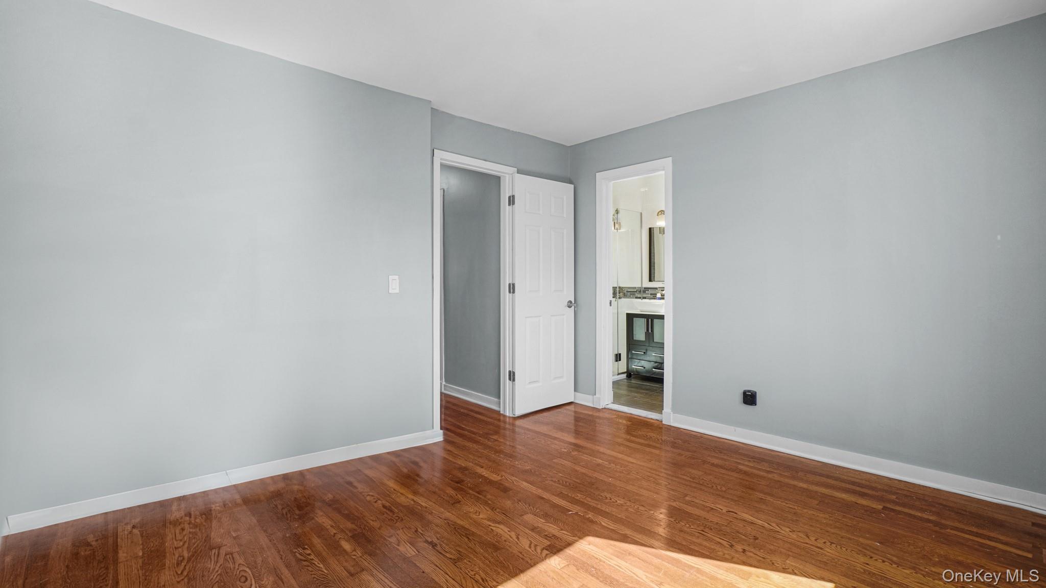 Single Family Powells Cove Queens, NY 11357, MLS-924005-21