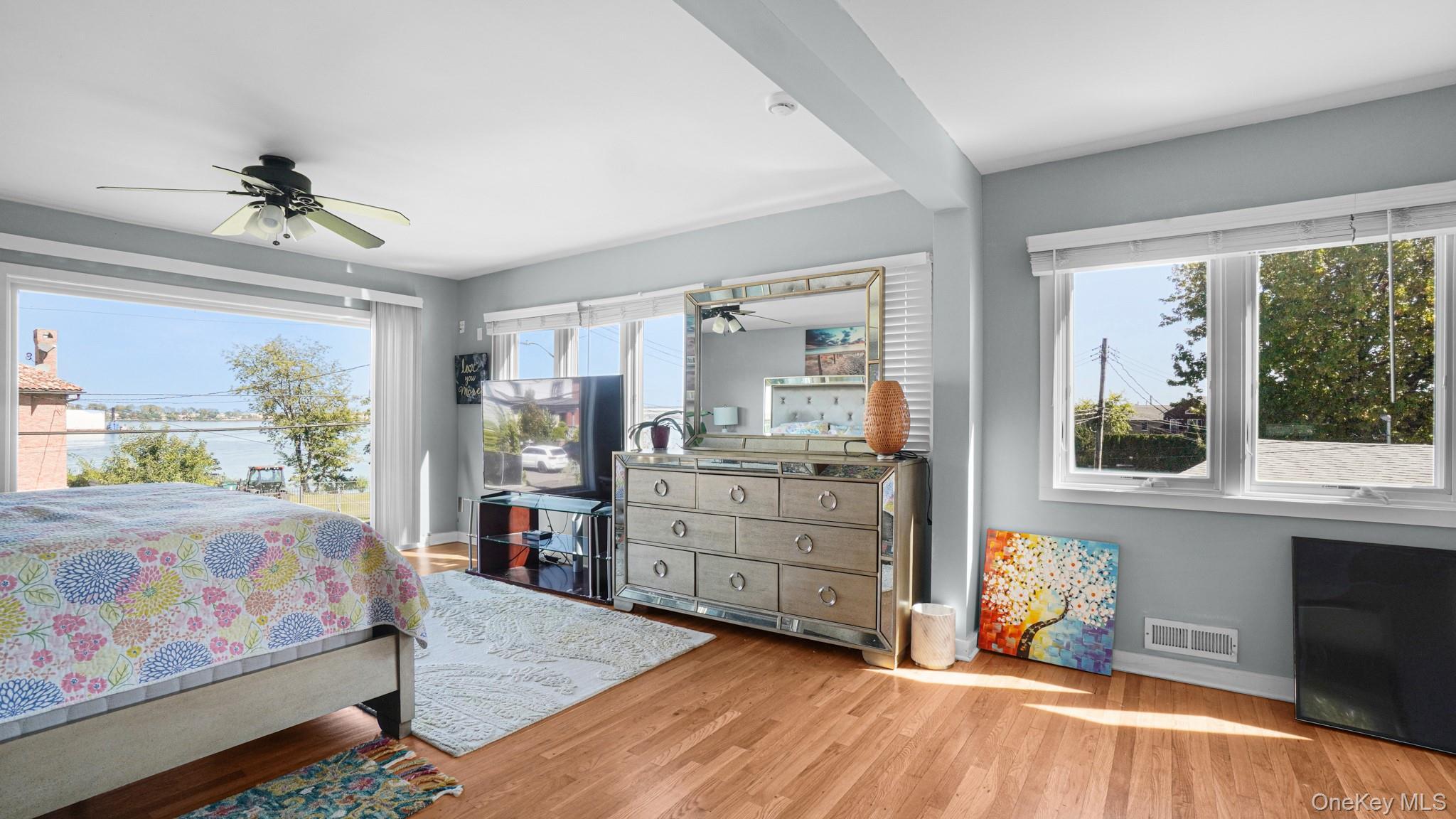 Single Family Powells Cove Queens, NY 11357, MLS-924005-24