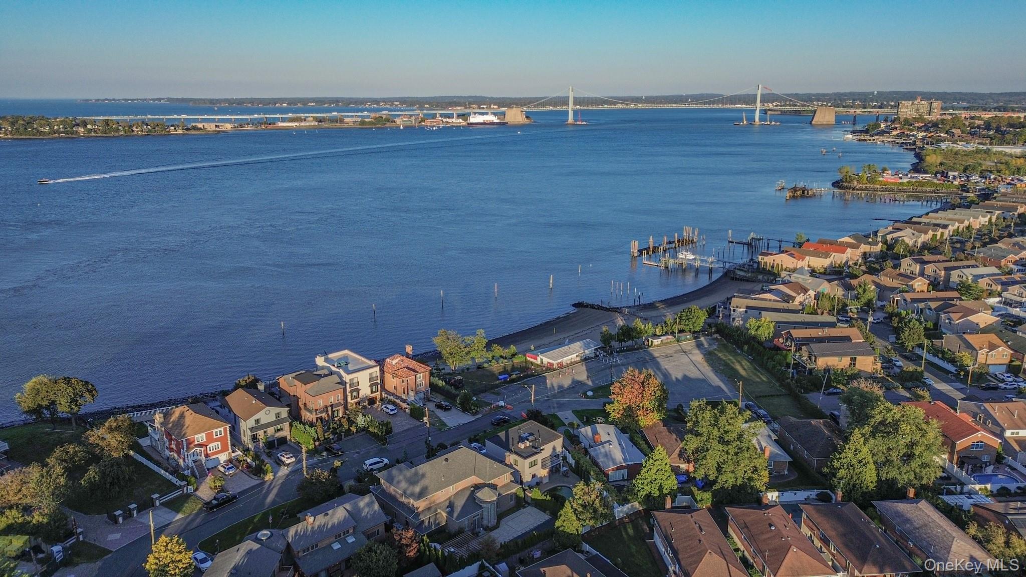 Single Family Powells Cove Queens, NY 11357, MLS-924005-3