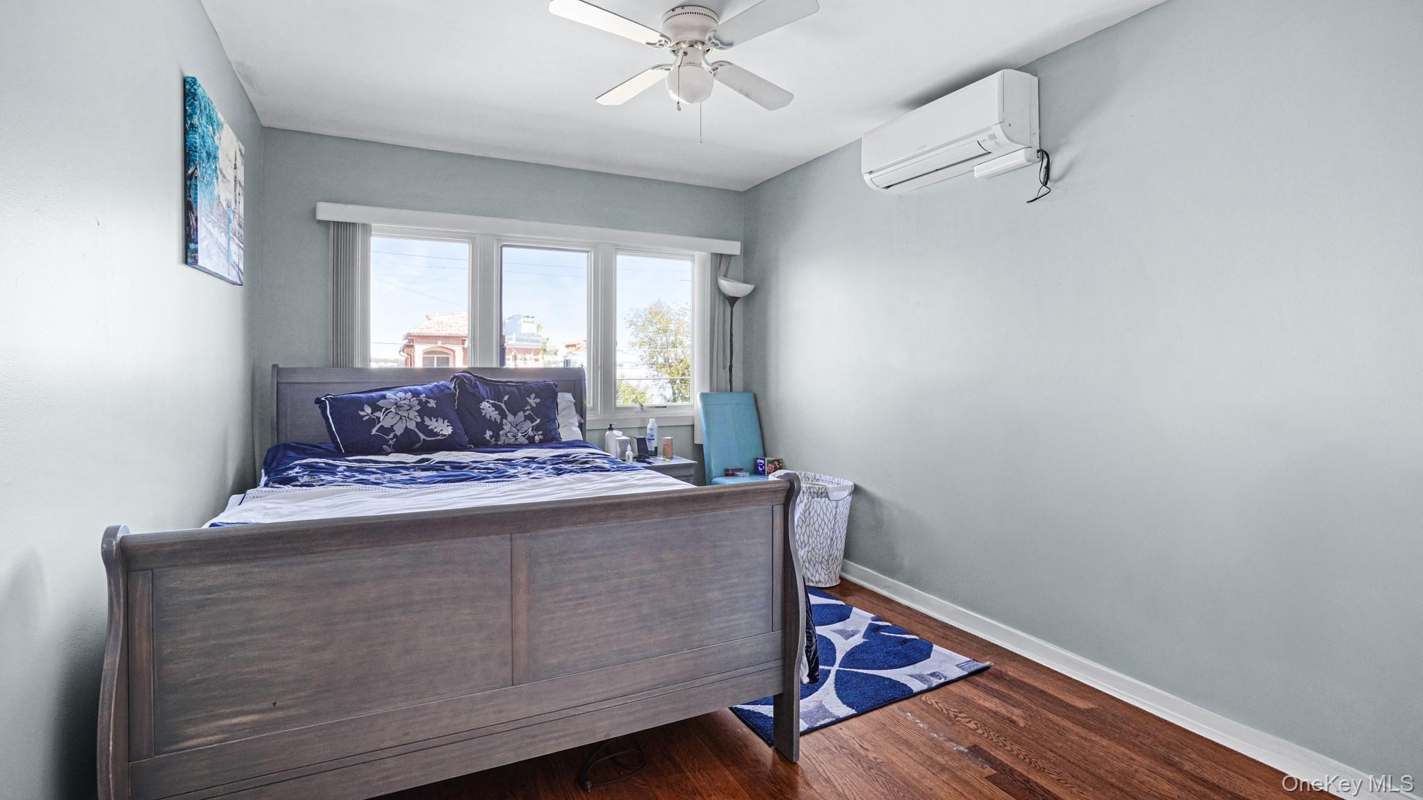 Single Family Powells Cove Queens, NY 11357, MLS-924005-31