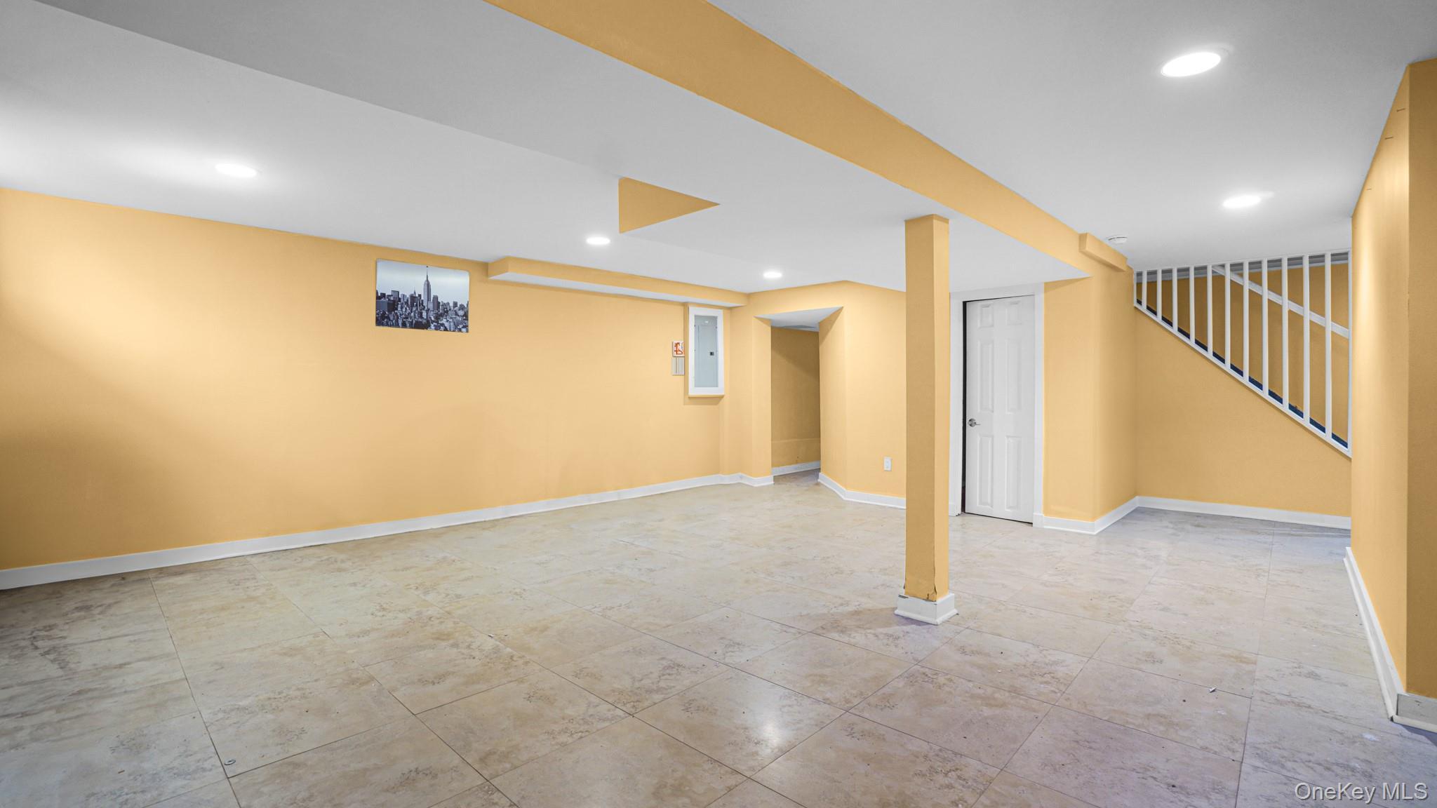 Single Family Powells Cove Queens, NY 11357, MLS-924005-33