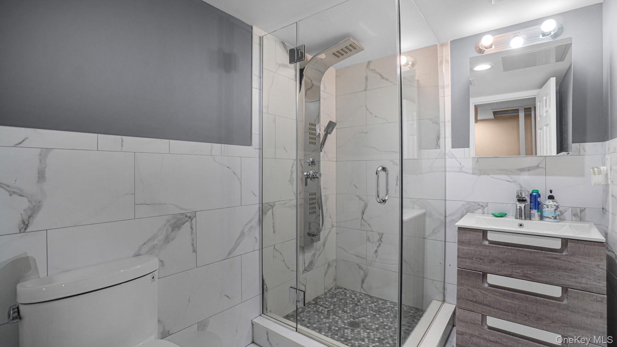 Single Family Powells Cove Queens, NY 11357, MLS-924005-36