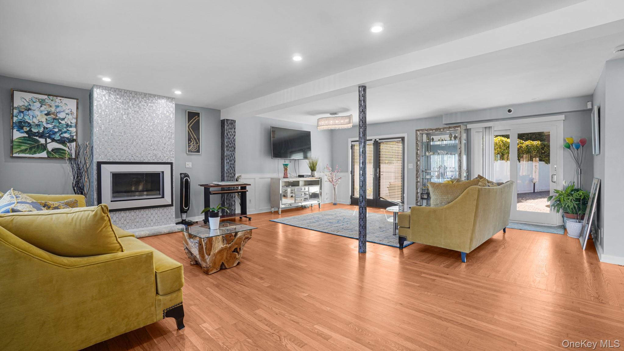 Single Family Powells Cove Queens, NY 11357, MLS-924005-4