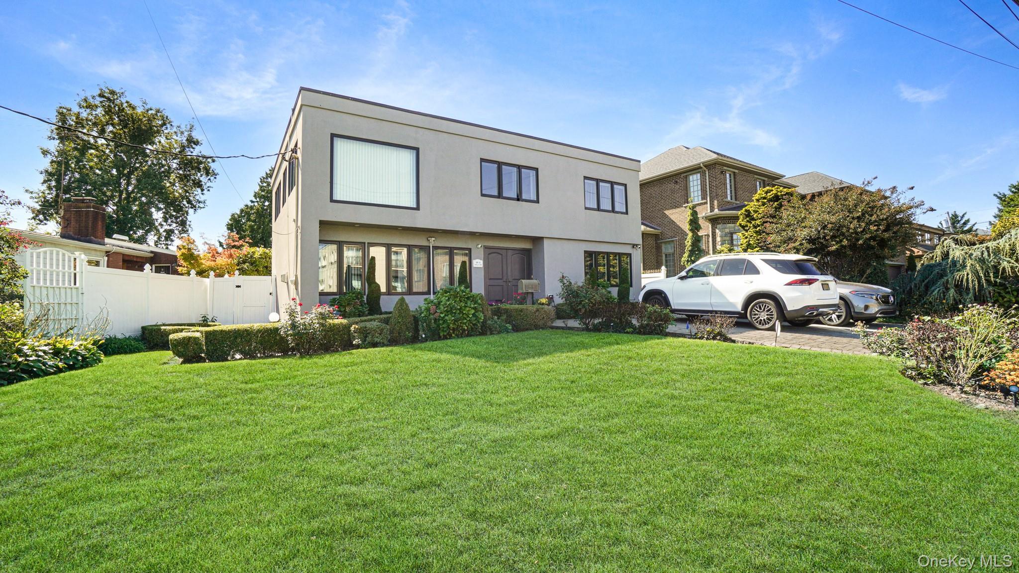 Single Family Powells Cove  Queens, NY 11357, MLS-924005-43