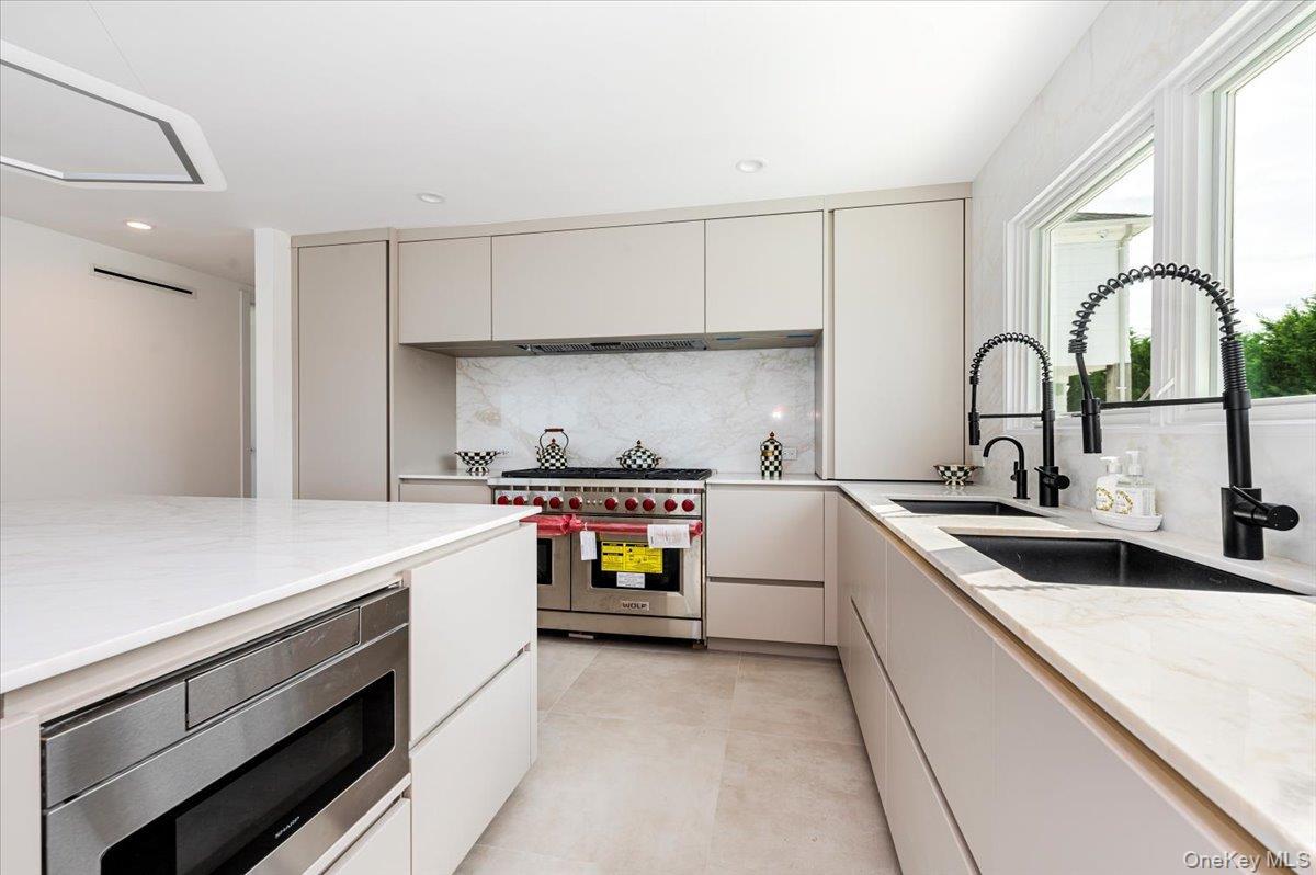 Single Family Albany Nassau County, NY 11509, MLS-924009-11