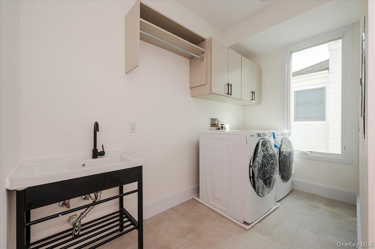 Single Family Albany Nassau County, NY 11509, MLS-924009-32