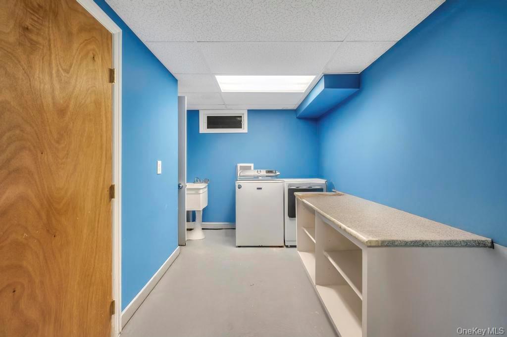 Single Family Fox Hollow Ridings Suffolk County, NY 11768, MLS-924019-33