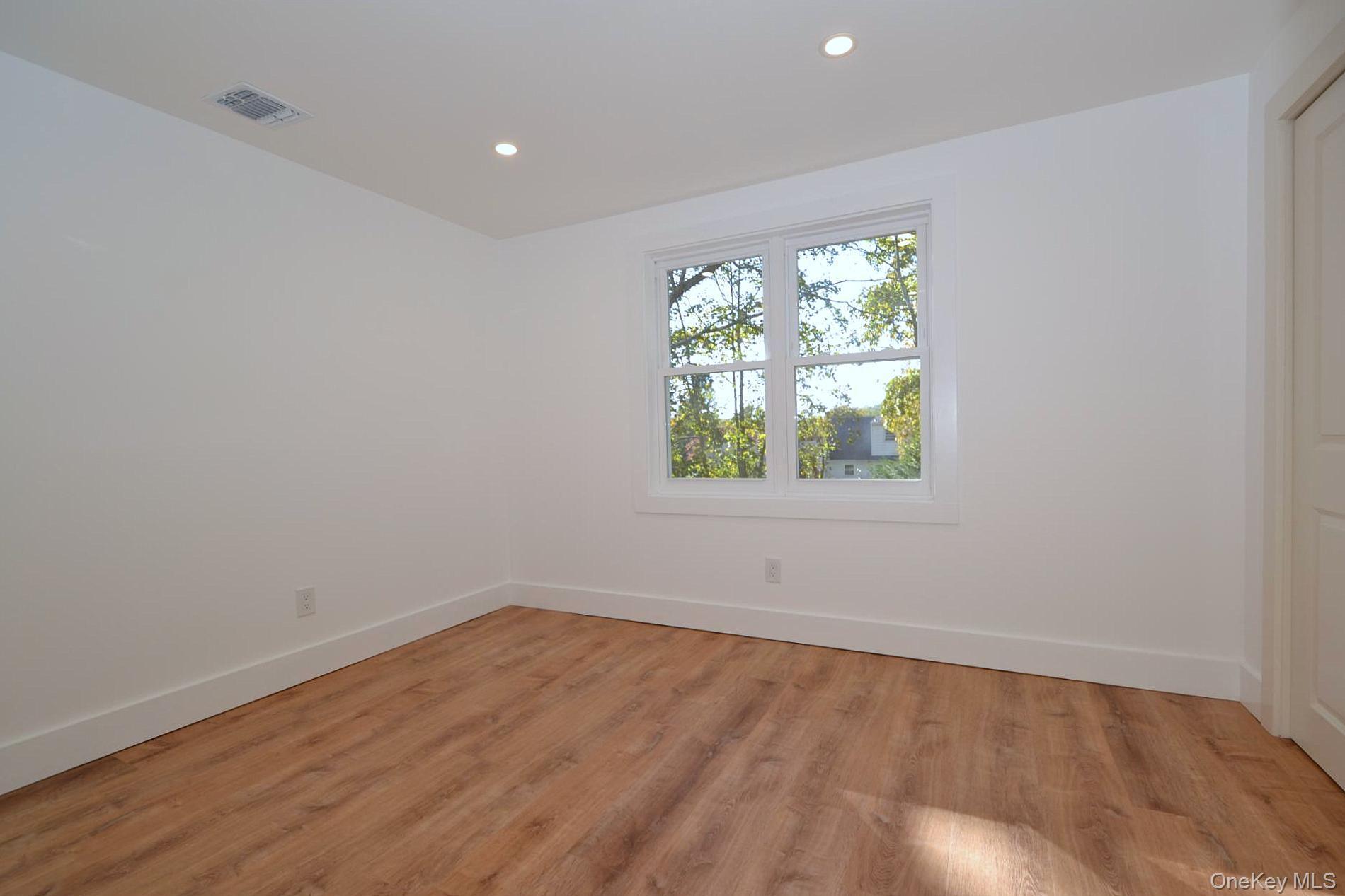 Single Family Clinton  Suffolk County, NY 11934, MLS-924077-13