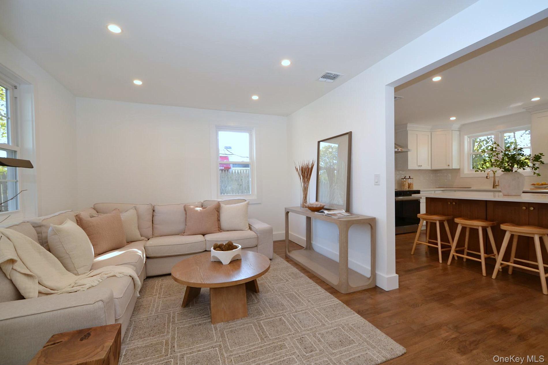 Single Family Clinton  Suffolk County, NY 11934, MLS-924077-4